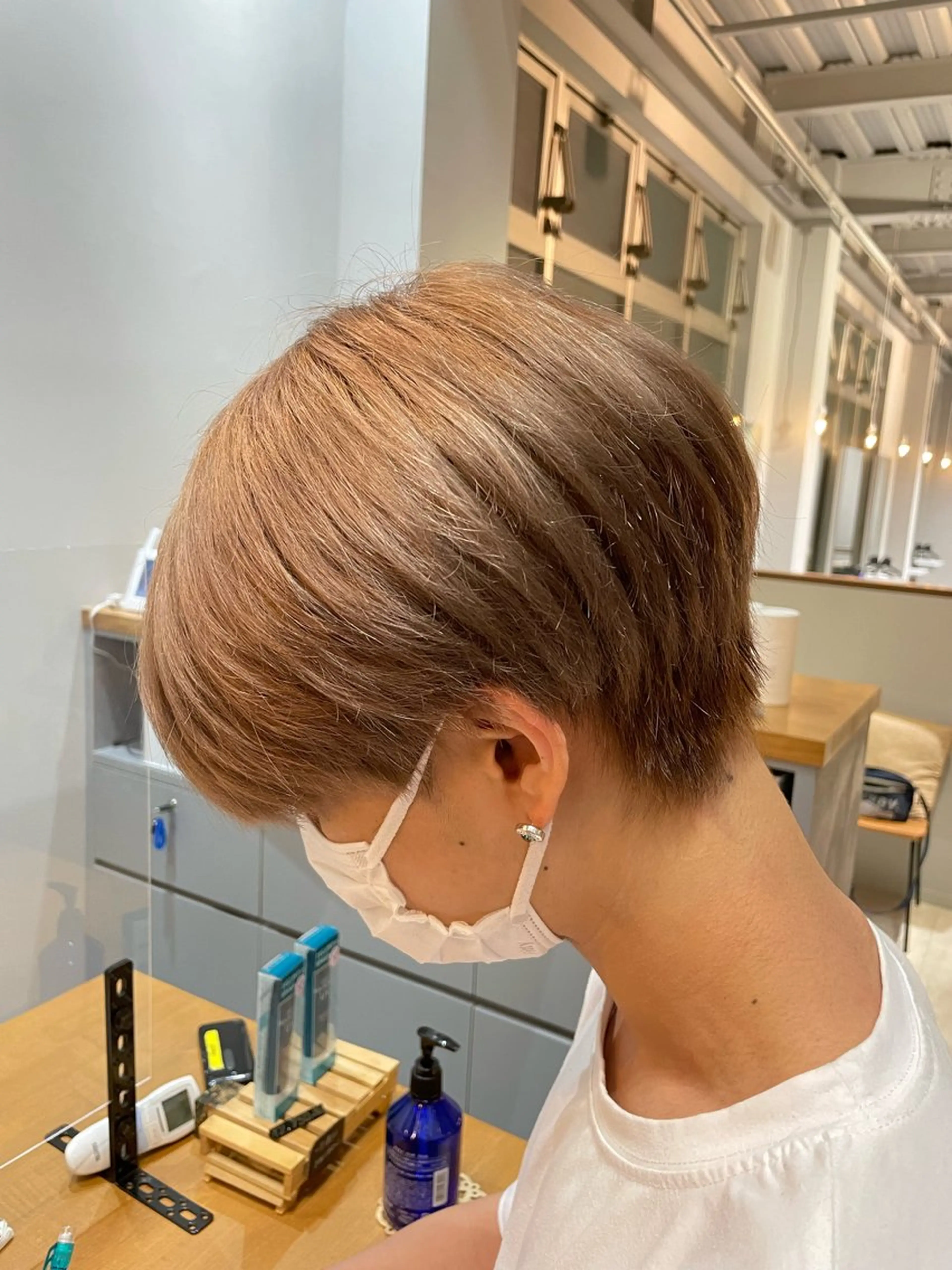 カラー メンズ ベージュカラー ミルクティーベージュ カット ヘアカラー エマ ピボット 中川店所属・富原崇太/切りっぱな しボブ/透明感カラーのヘアスタイル