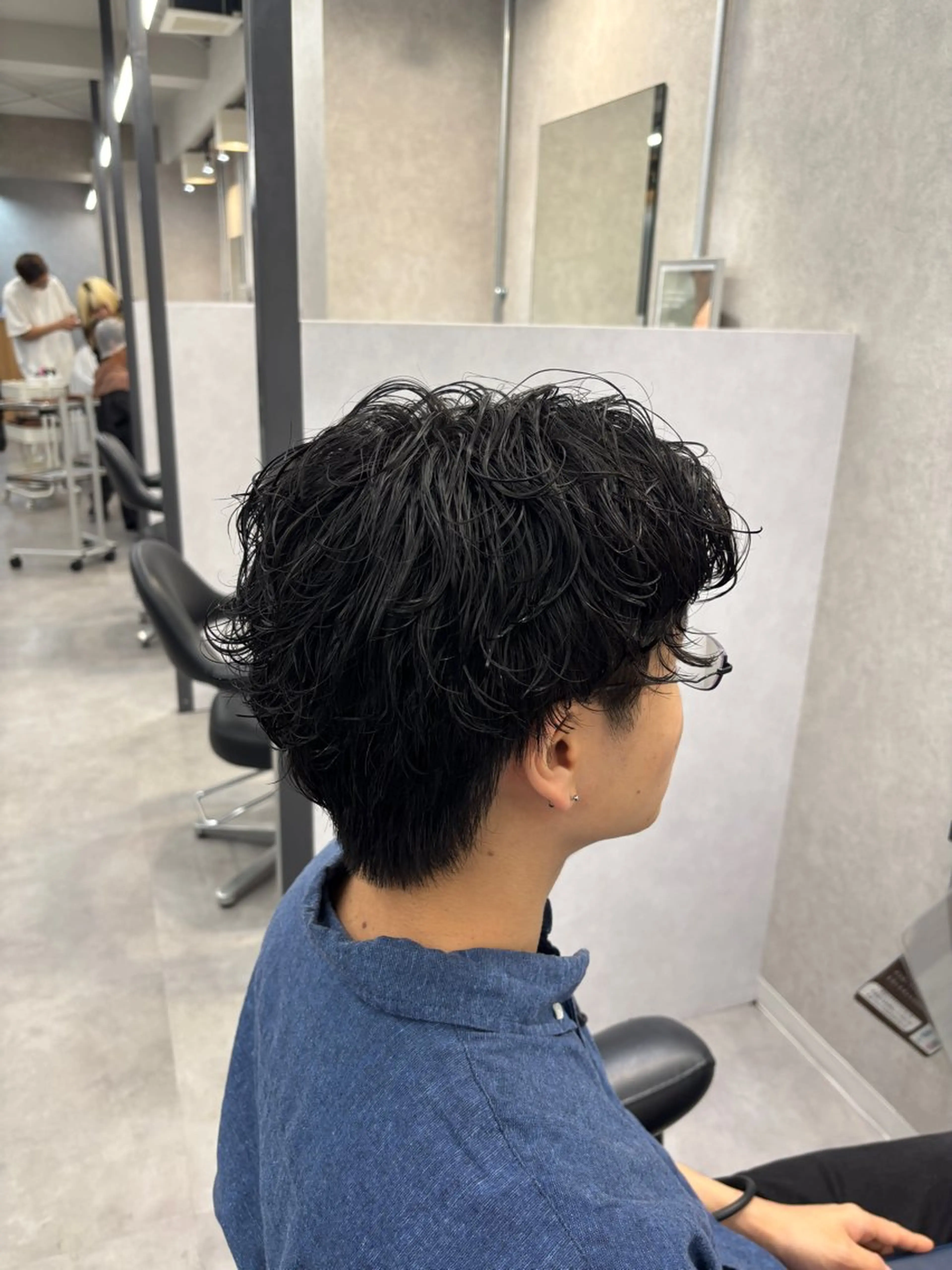 ショート パーマ メンズ メンズパーマ ニュアンスパーマ 【透明感カラー‎✨】 中島日菜のヘアスタイル