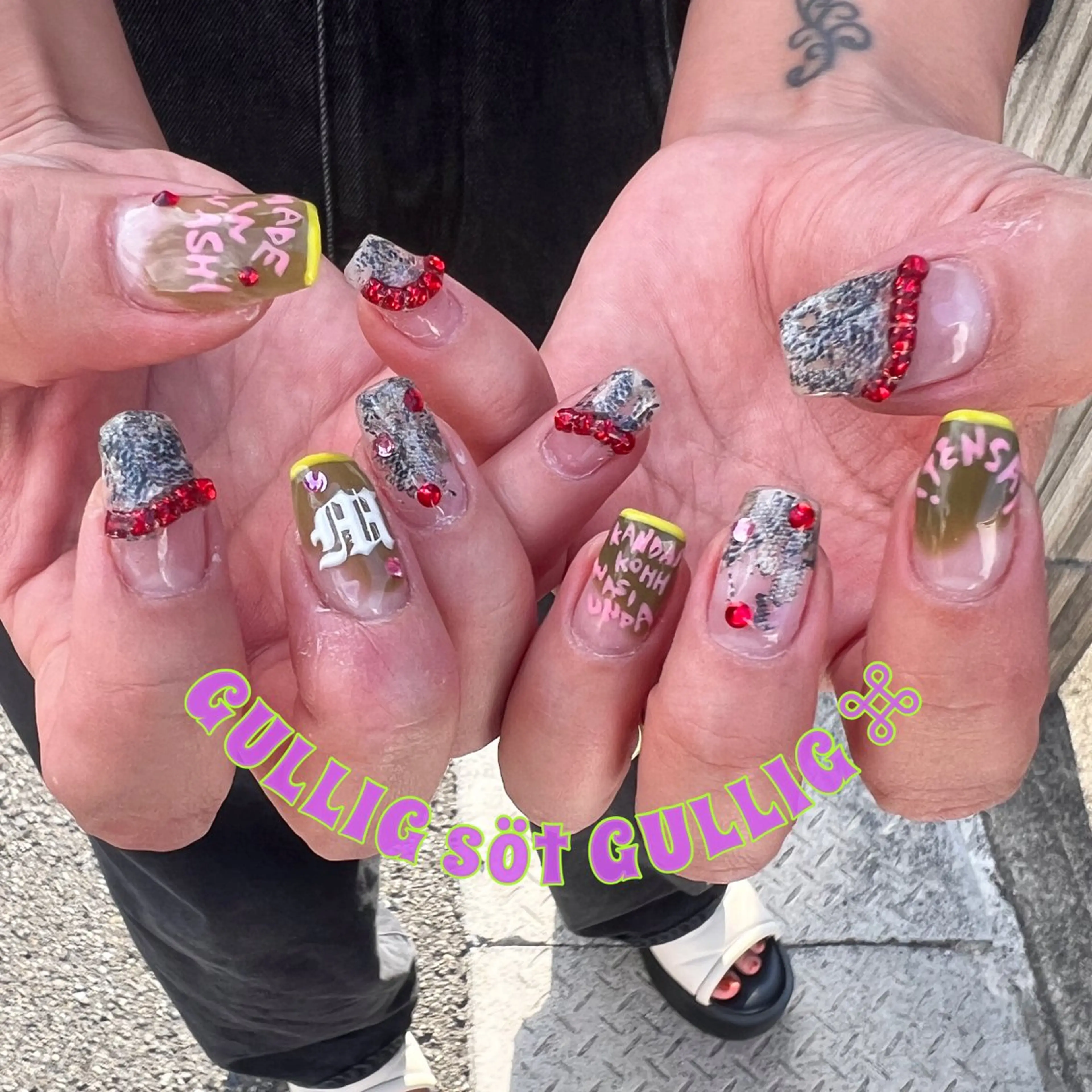 ネイル ハンドネイル フットネイル GULLIG söt GULLIGのネイルデザイン