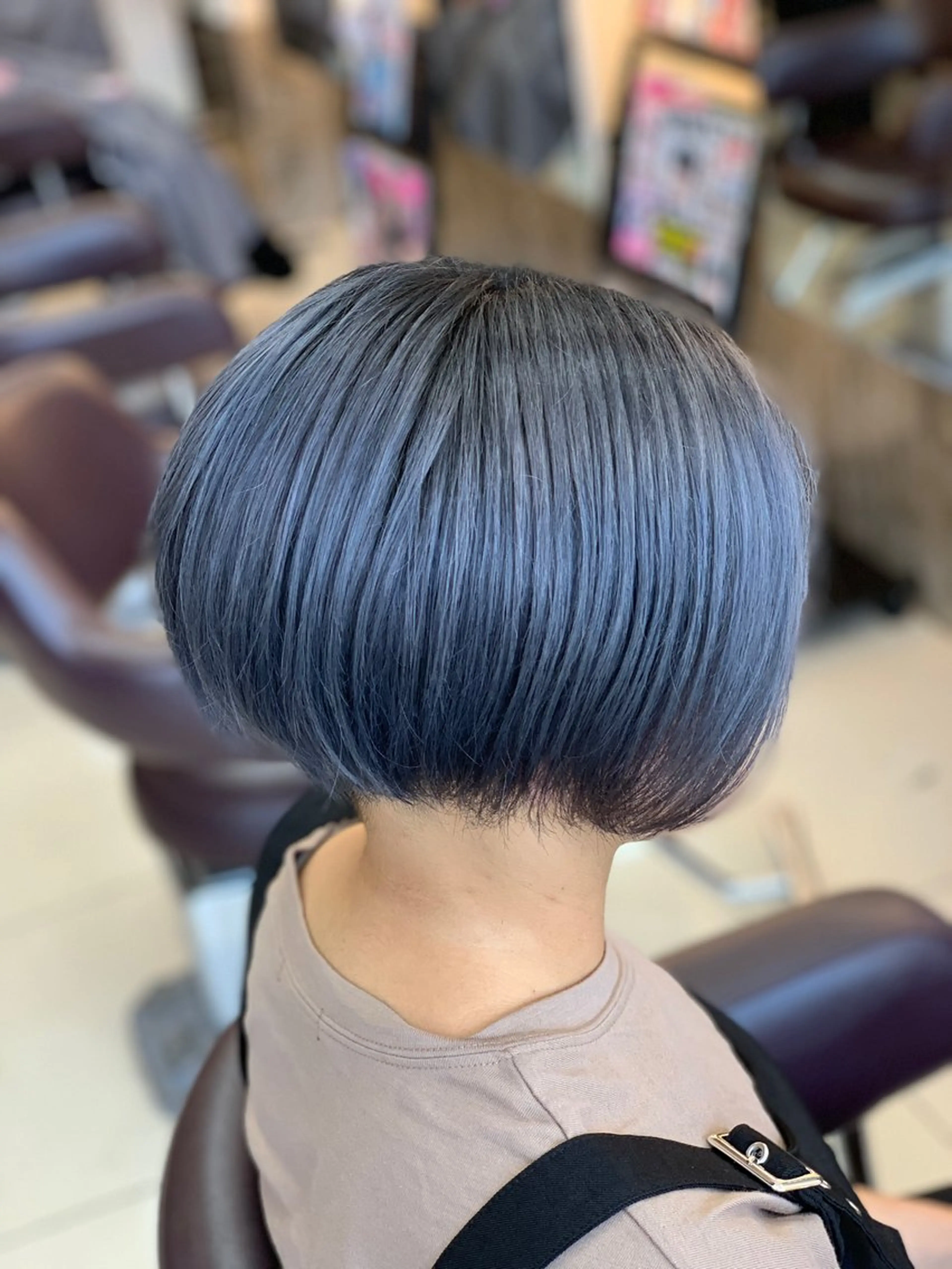 ショート カラー ブリーチ ブルーカラー シルバー ヘアカラー トリートメント SOYON西大寺店所属・ダブルカラー/ 髪質改善💎安藤のヘアスタイル