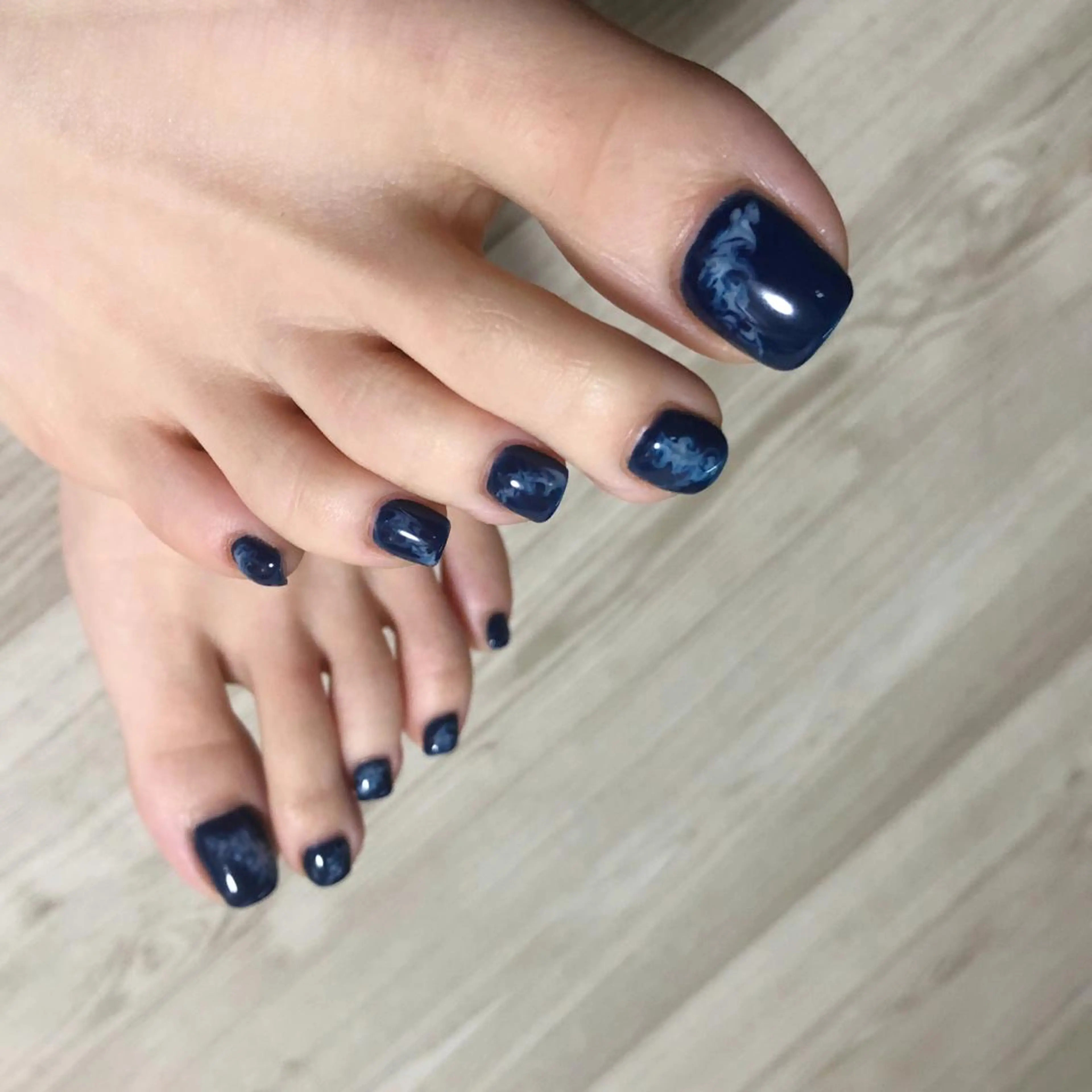 ネイル クリアネイル フットネイル ネイビー シンプルネイル ホワイト joliesse【ジョリエス】所属・JOLIESSE Ayumiのネイルデザイン