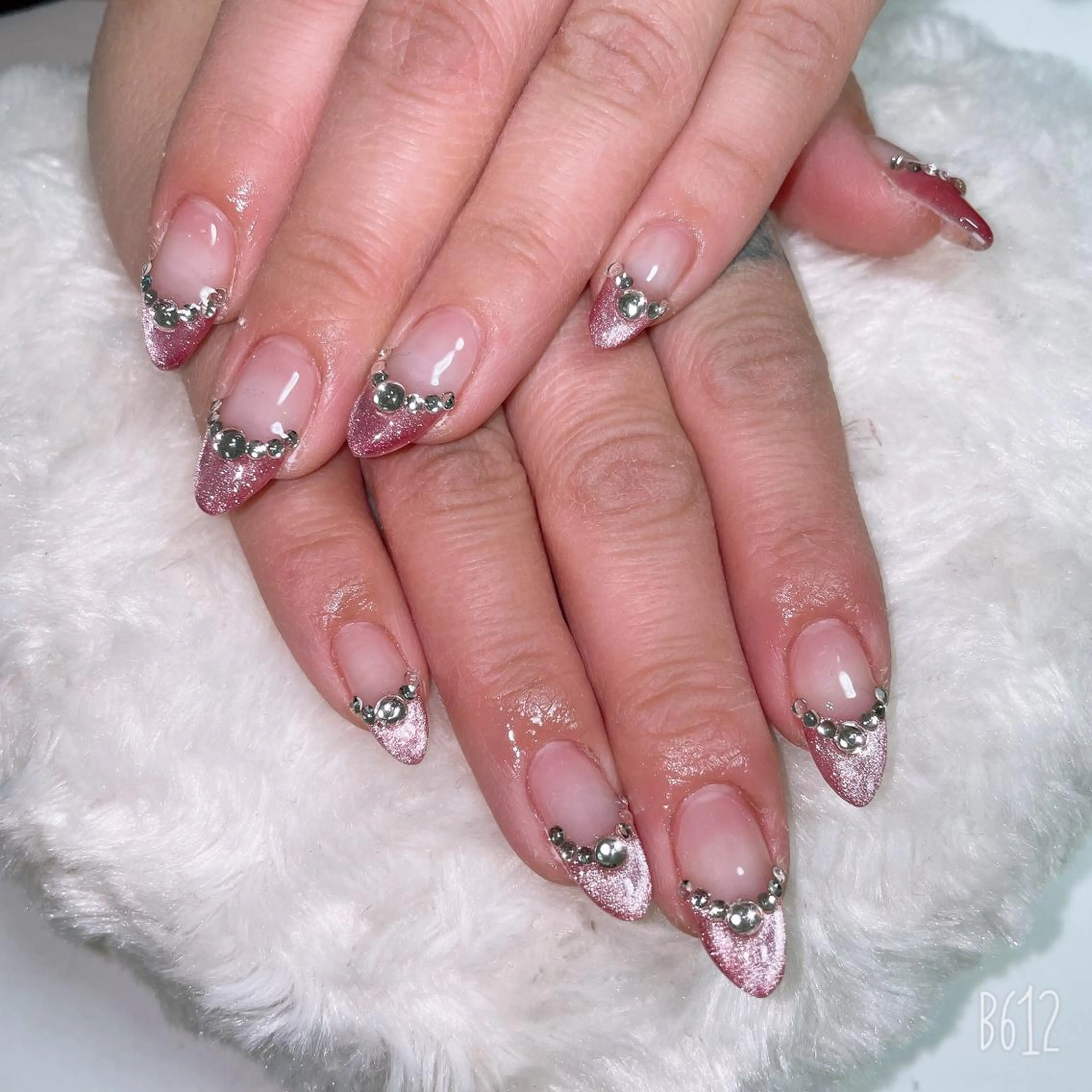 ネイル The Best Beauty受付担当のヘアスタイル