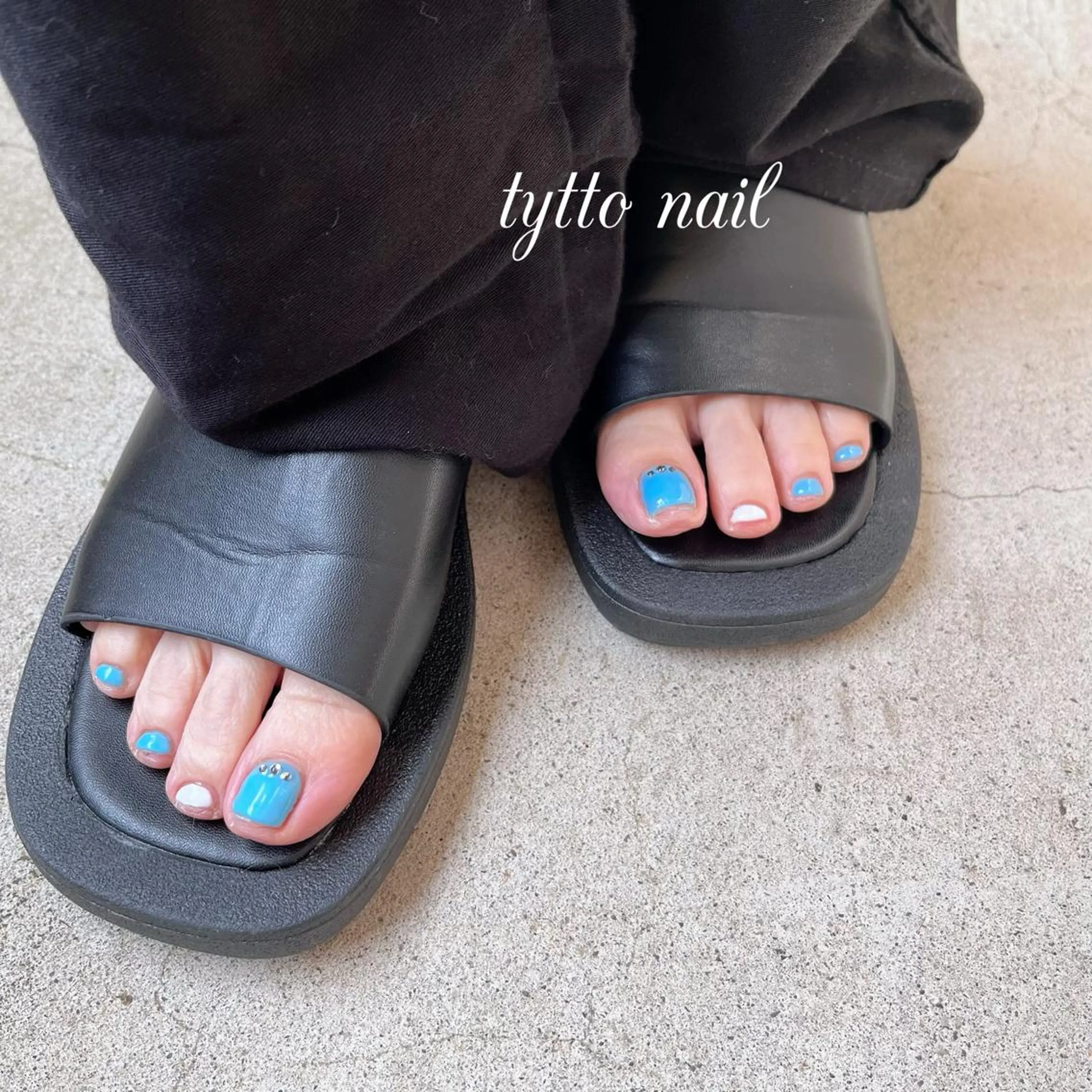 ネイル ブルー フットネイル オフィスネイル ワンカラーネイル シンプルネイル フットネイル tytto nail ❤︎‪‪eri‪‪のネイルデザイン