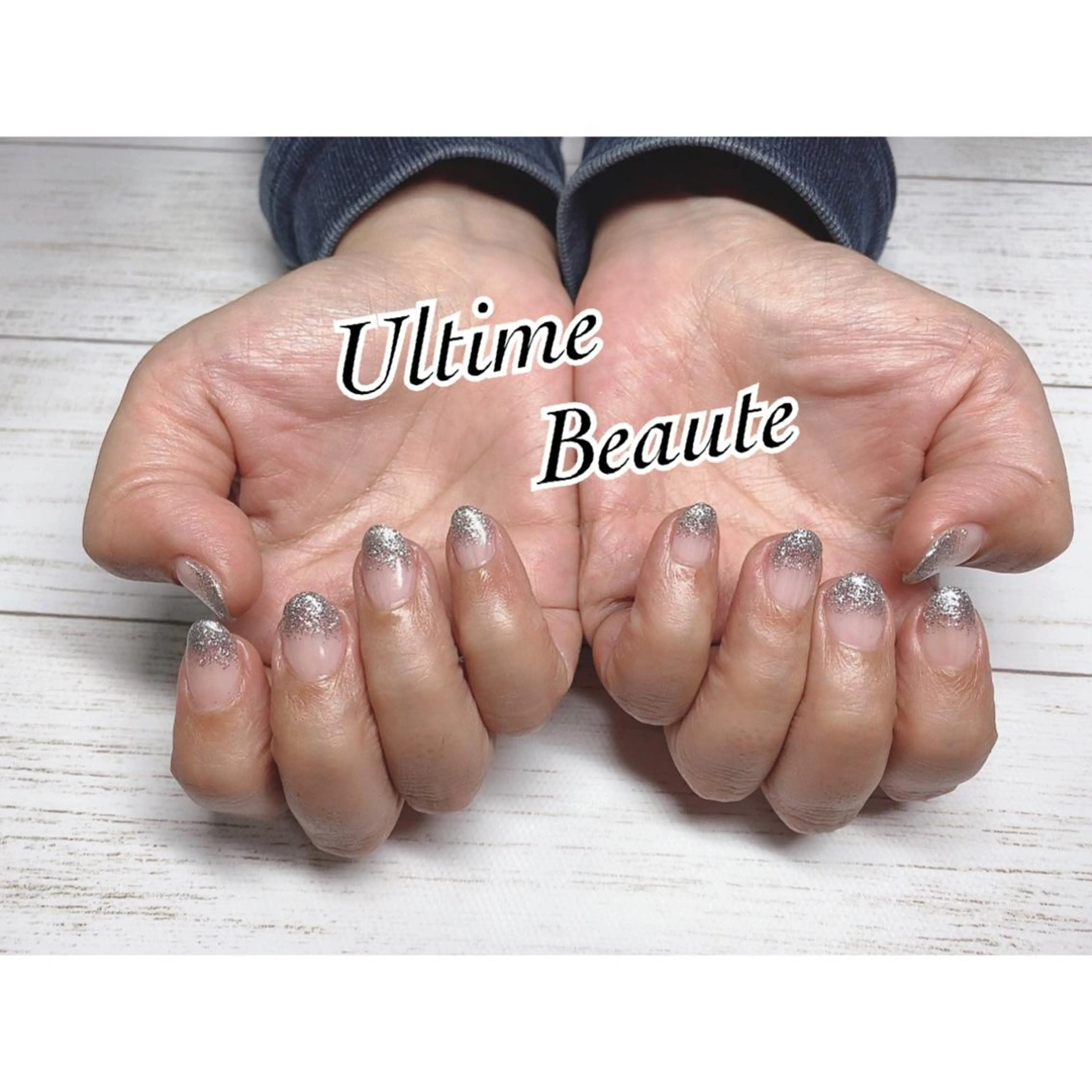 ネイル グラデーション ラメ(グリッター) ラメグラデーション シルバー シンプルネイル 石塚 亜矢加のネイルデザイン