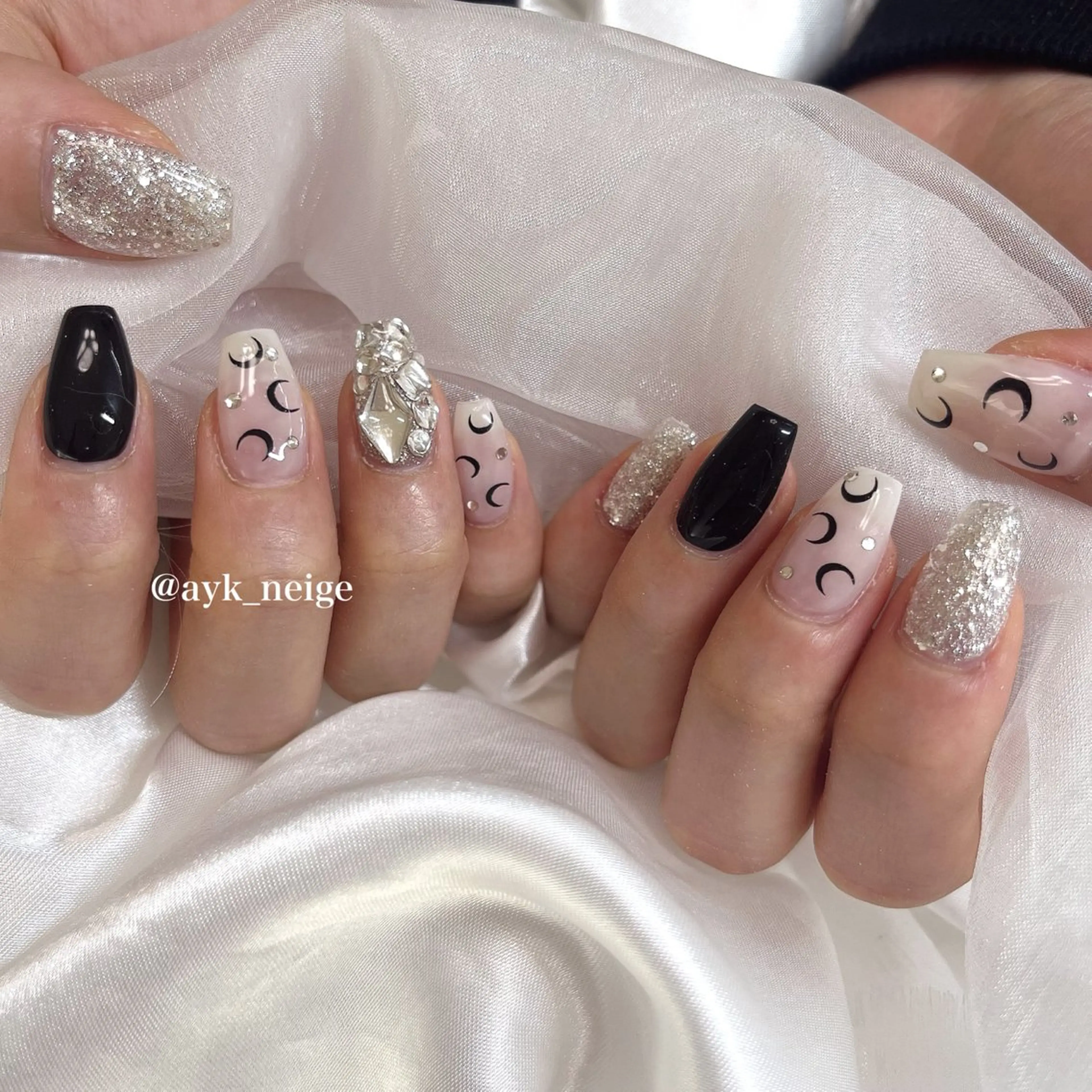 ネイル フットネイル キラキラネイル 韓国ネイル リボン シンプルネイル n'eige nail所属・大谷 綾香のネイルデザイン