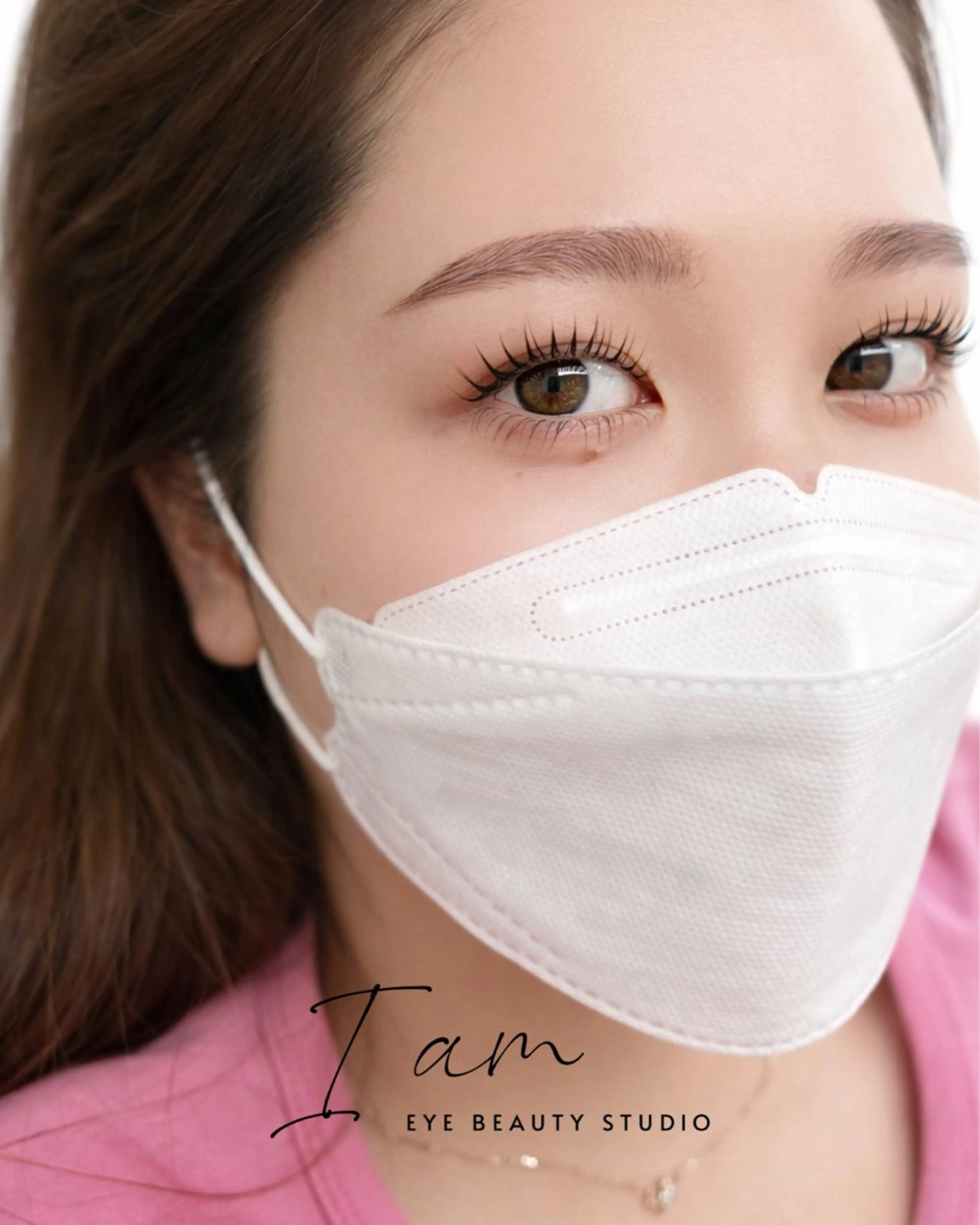 眉毛スタイリングモデル+マツパの写真