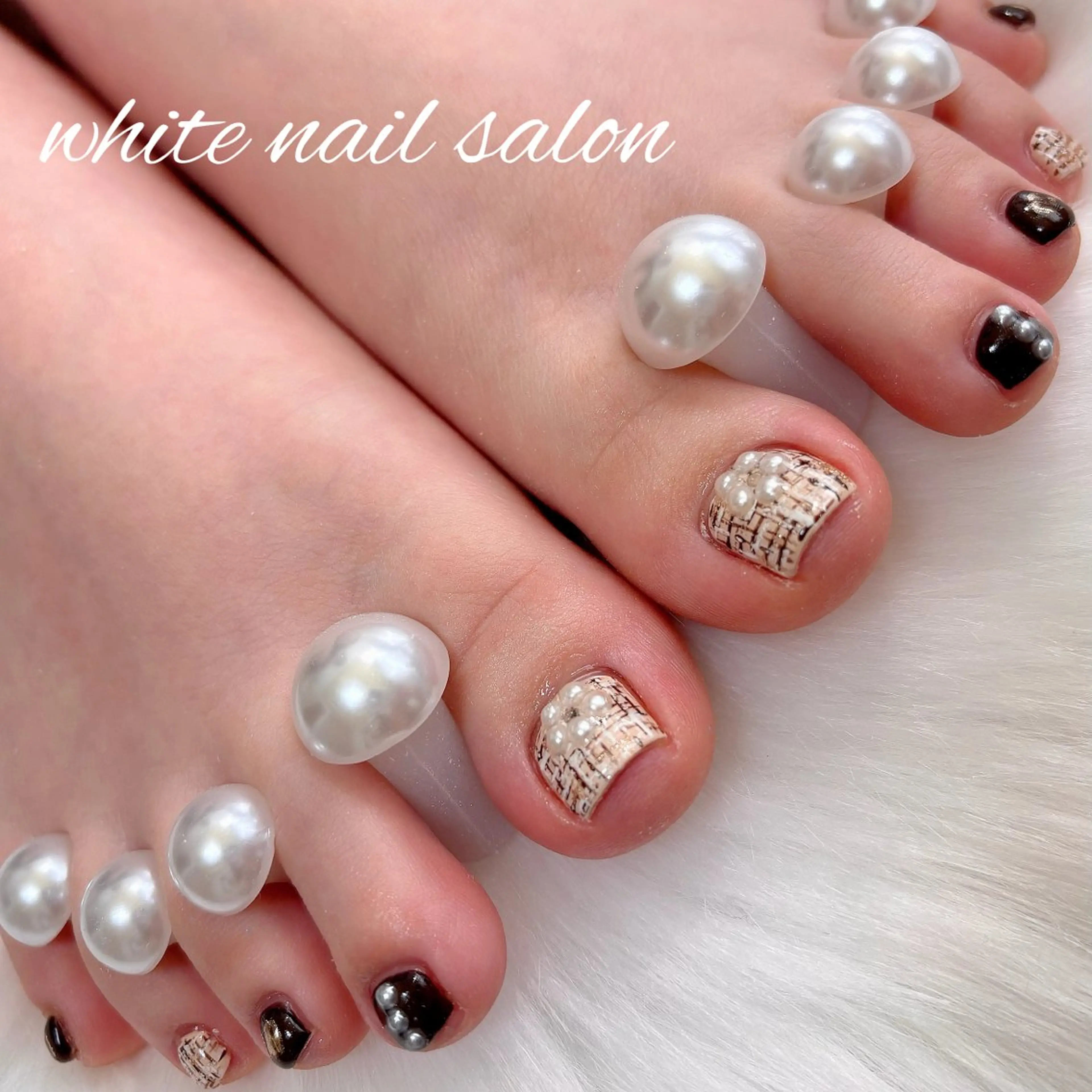 ネイル フットネイル ラメ(グリッター) フットネイル white nail salonのネイルデザイン