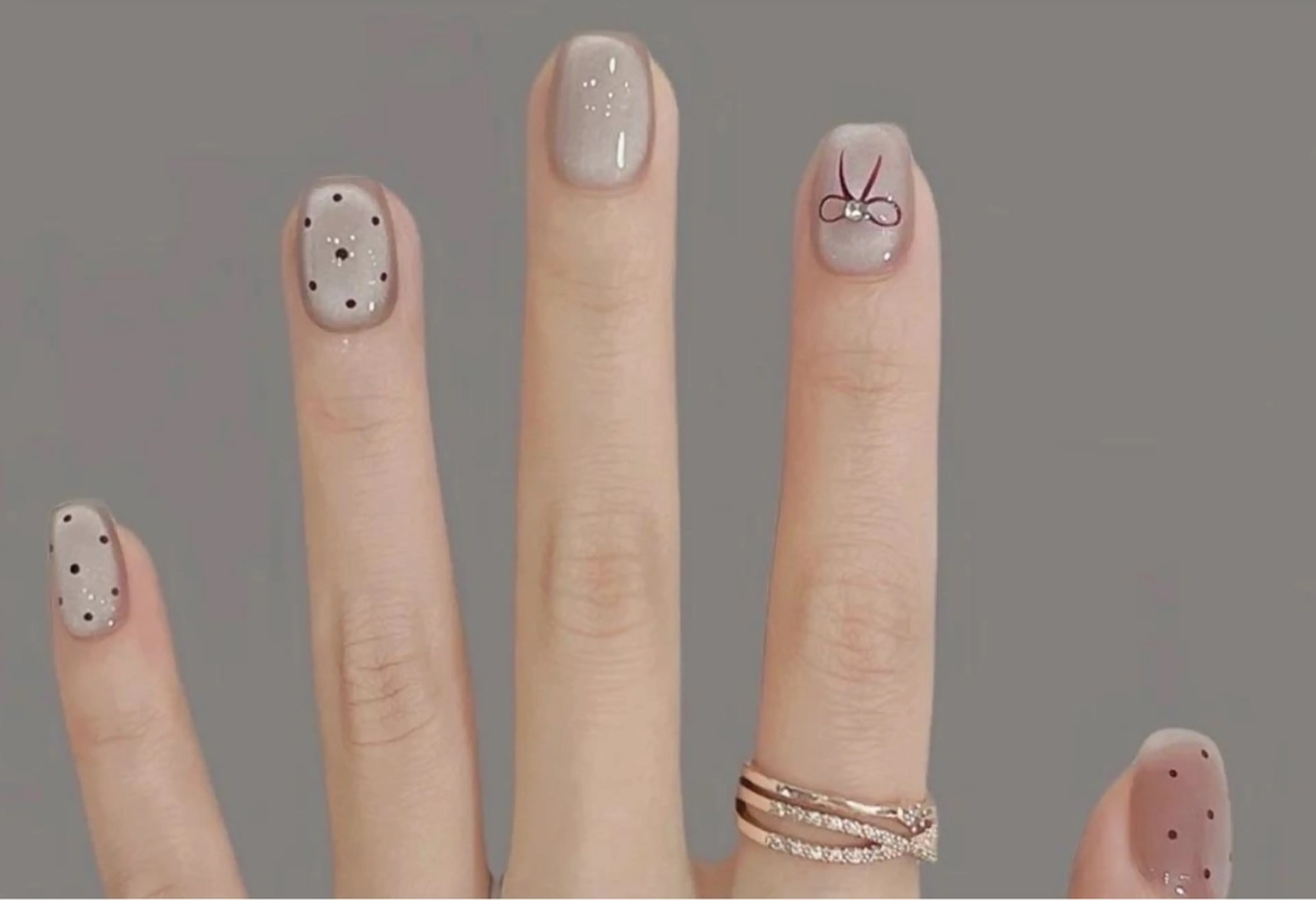 ネイル チークネイル 長さ出し フラワーネイル フレンチネイル ガーリー SunNail池袋駅 ワンホンネイルのネイルデザイン