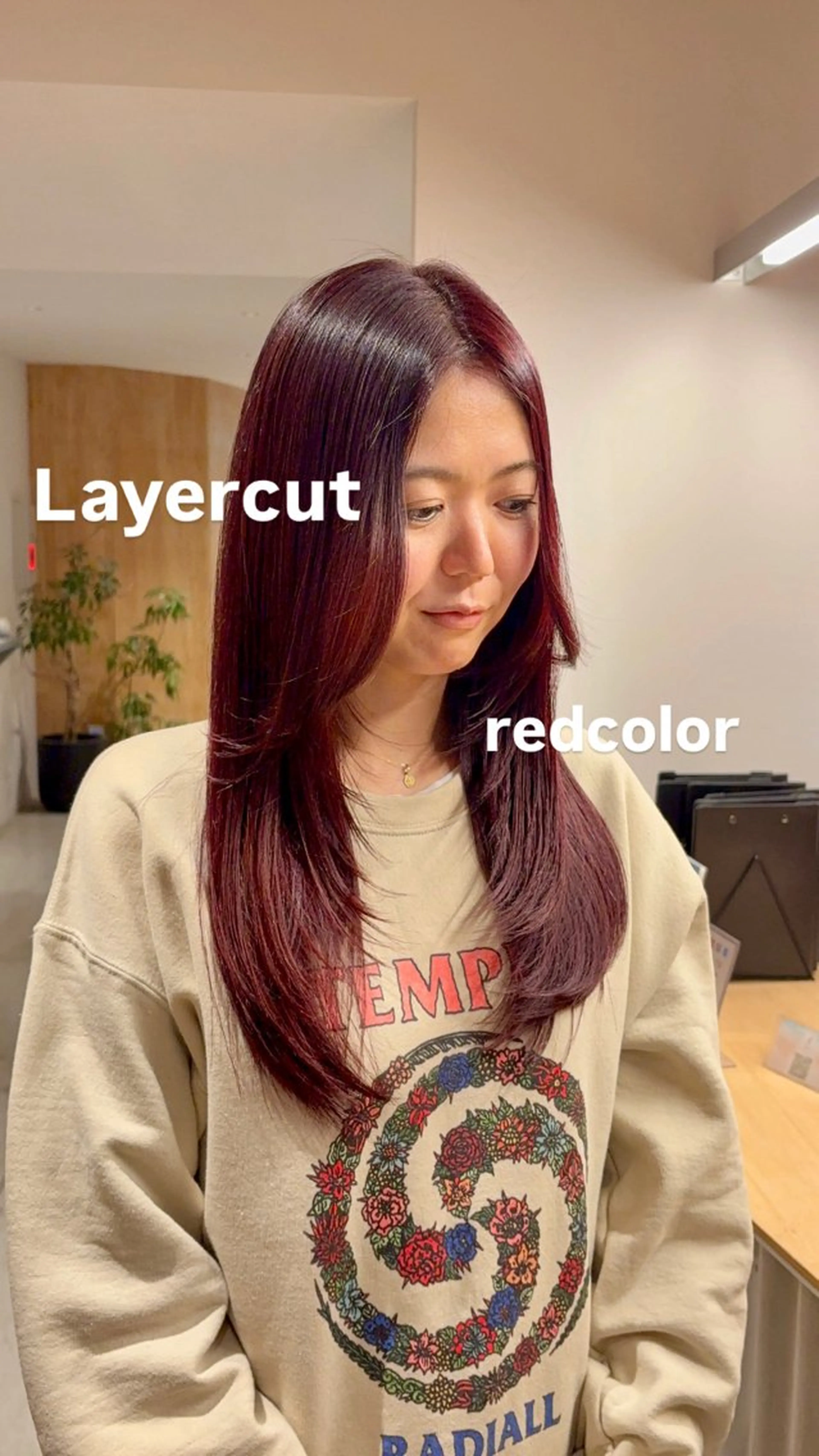 ミディアム カット ヘアカラー ブリーチなしカラー/ 顔周りレイヤーのヘアスタイル