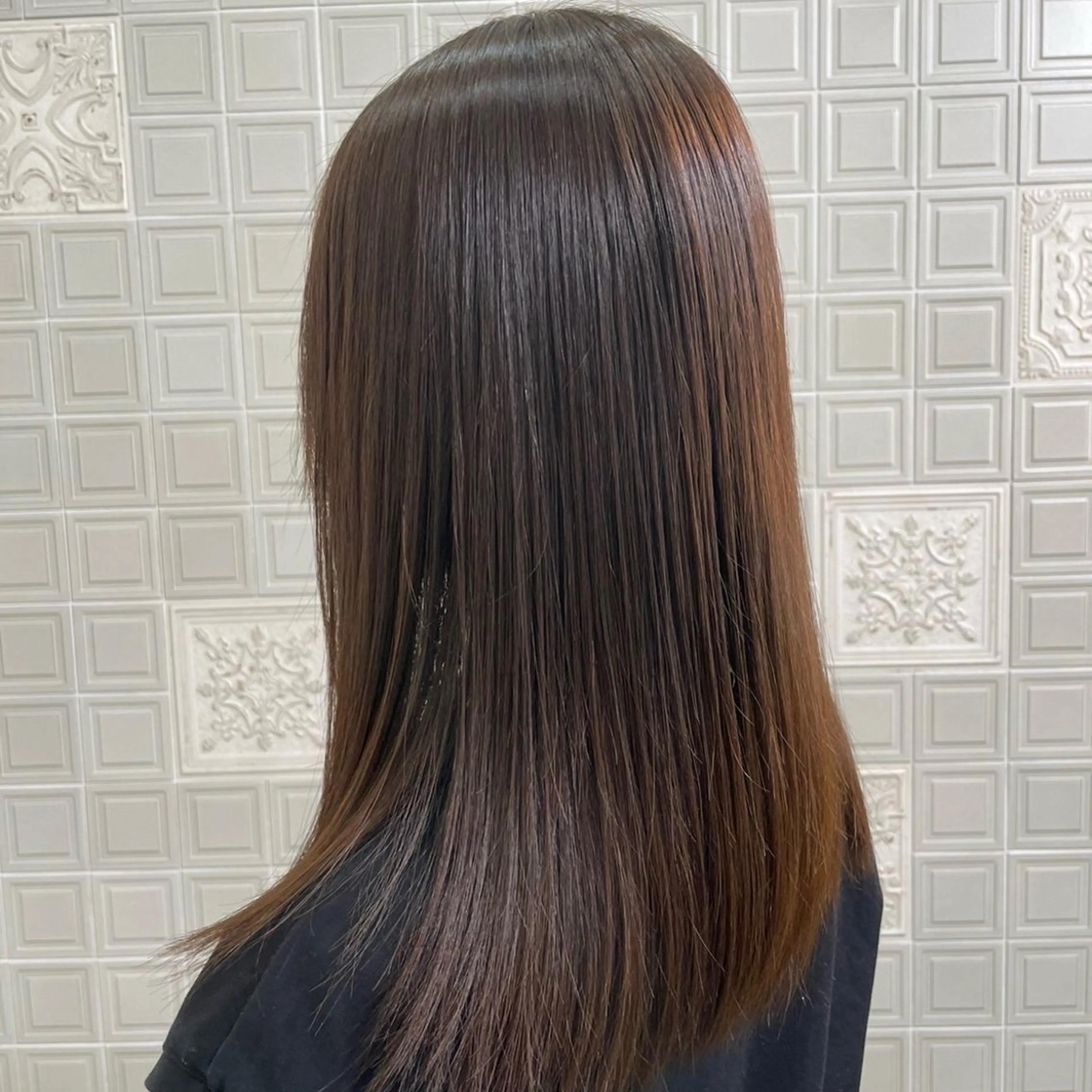 セミロング カット ヘアカラー アオヌマ コハルのヘアスタイル