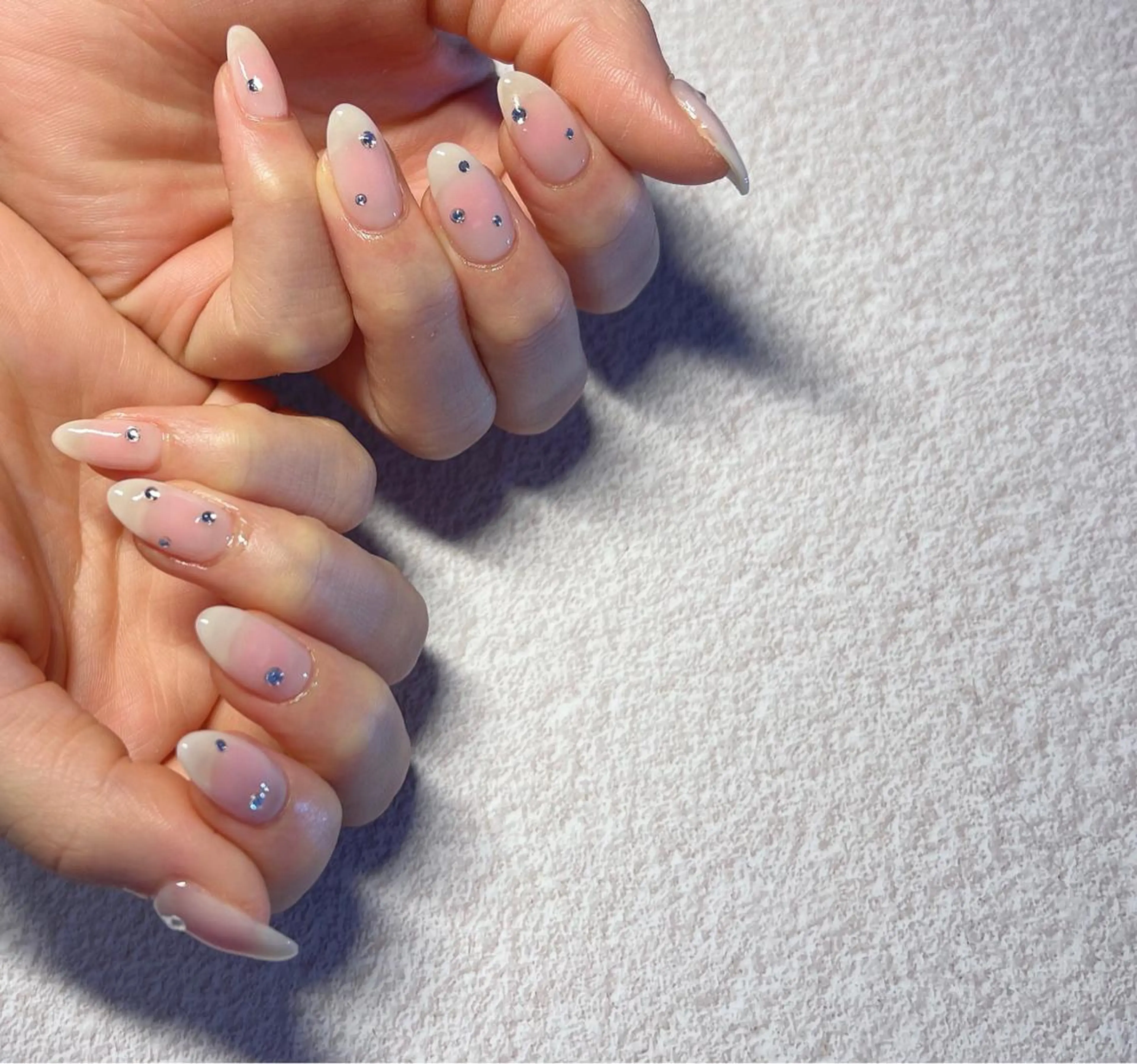 ネイル フレンチネイル ジェルネイル 韓国ネイル 持ち込み パラジェル ハンドネイル ハンドケア ちゅるんネイル🪄 耳ツボジュエリー🔗のネイルデザイン