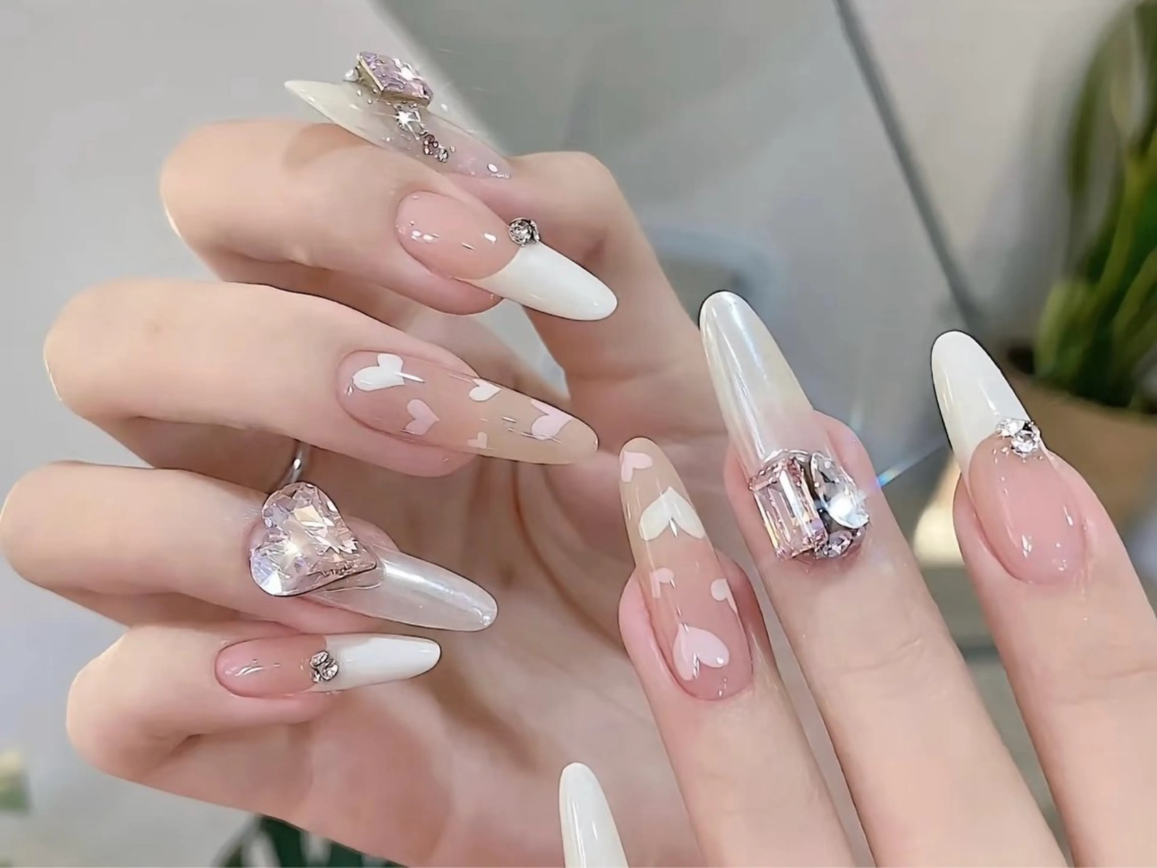 ネイル アートネイル チークネイル 長さ出し フットネイル ジェルネイル ハンドネイル ハンドケア ラッキーネイルサロン 西川口東口店のネイルデザイン