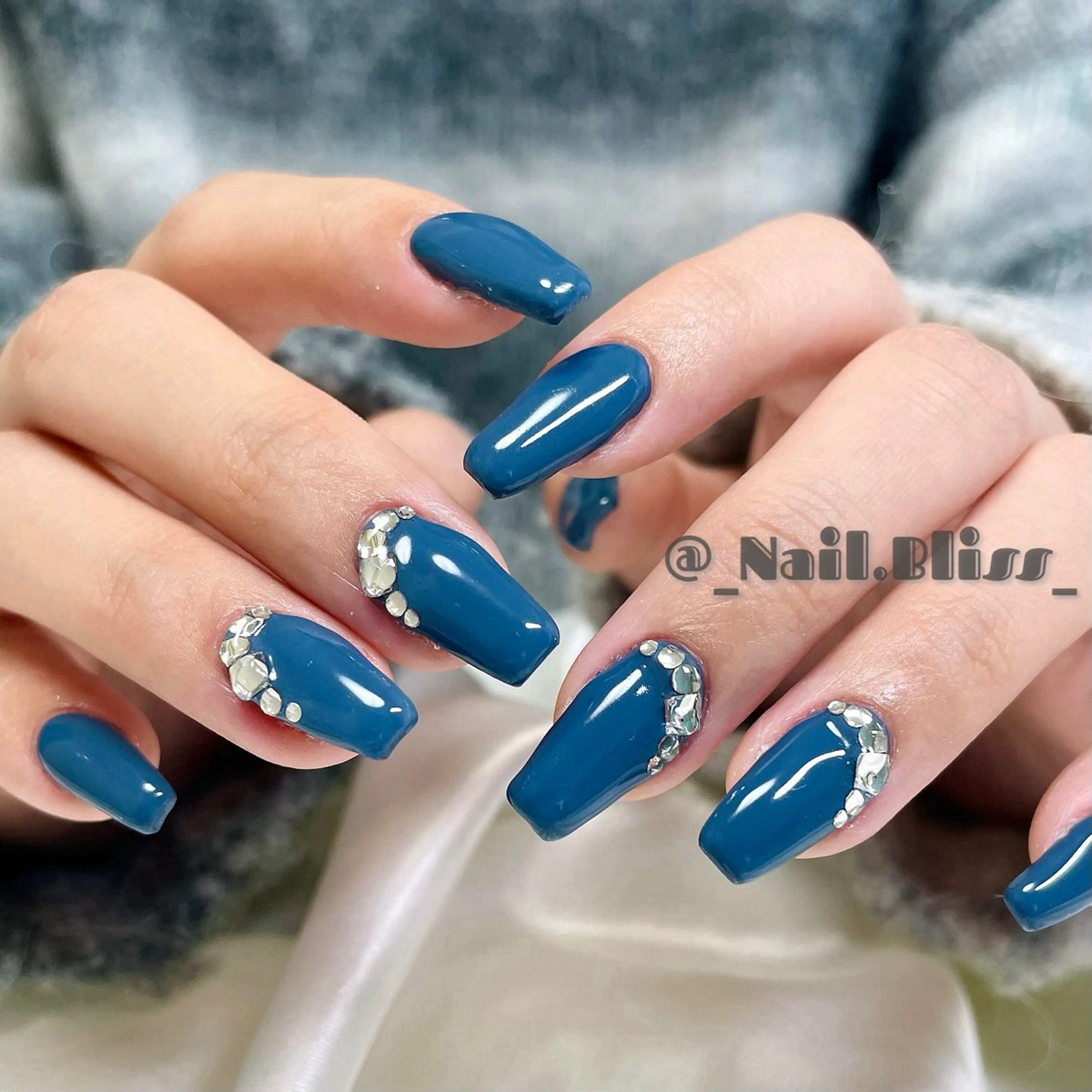 ネイル ブルー シンプルネイル ストーンネイル ハンドネイル NAIL BLISSのネイルデザイン