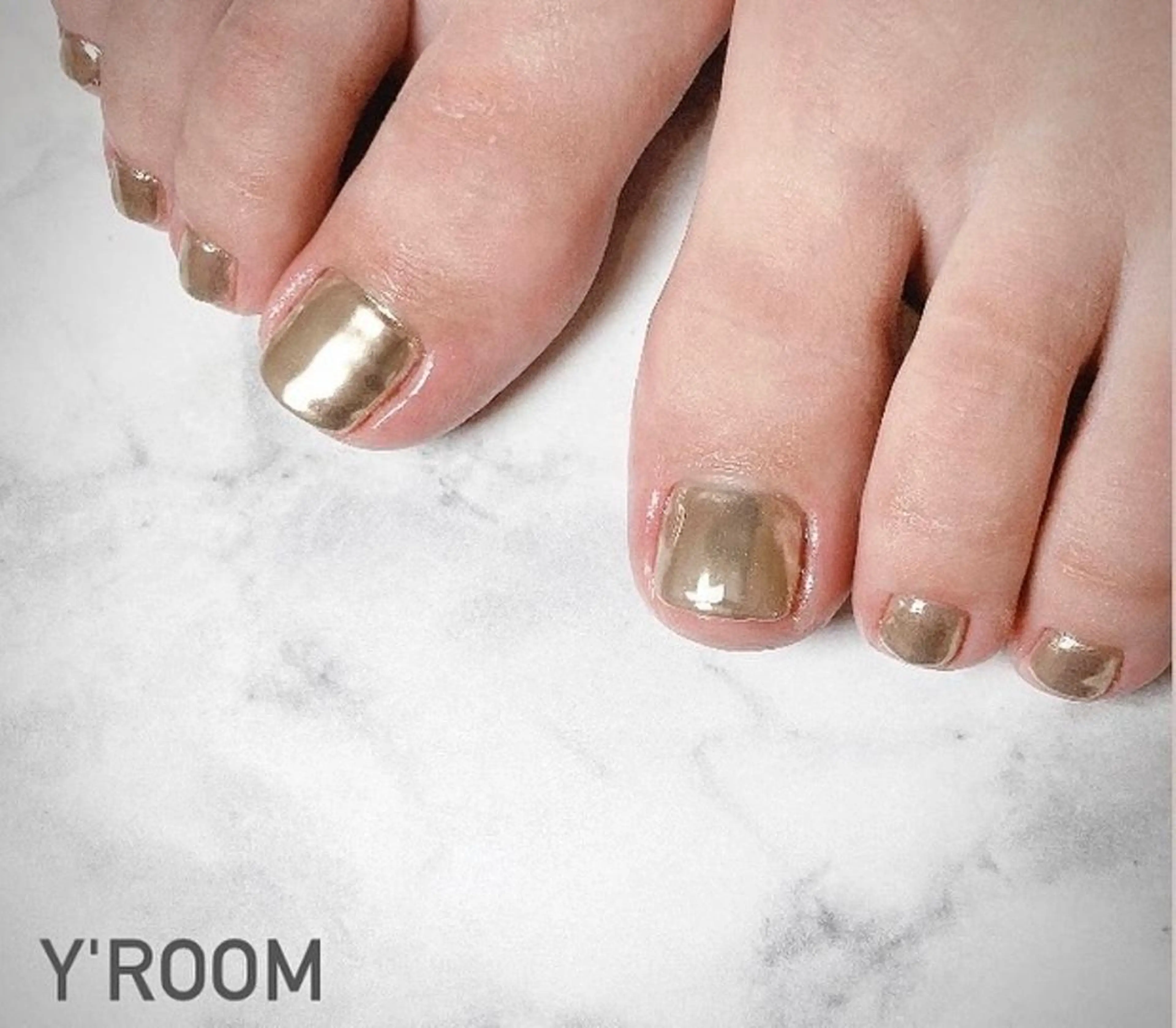 ネイル オーロラネイル フラッシュネイル フットネイル ジェルネイル 氷ネイル・うるうるネイル フットネイル YUKA （ネイリスト）のネイルデザイン