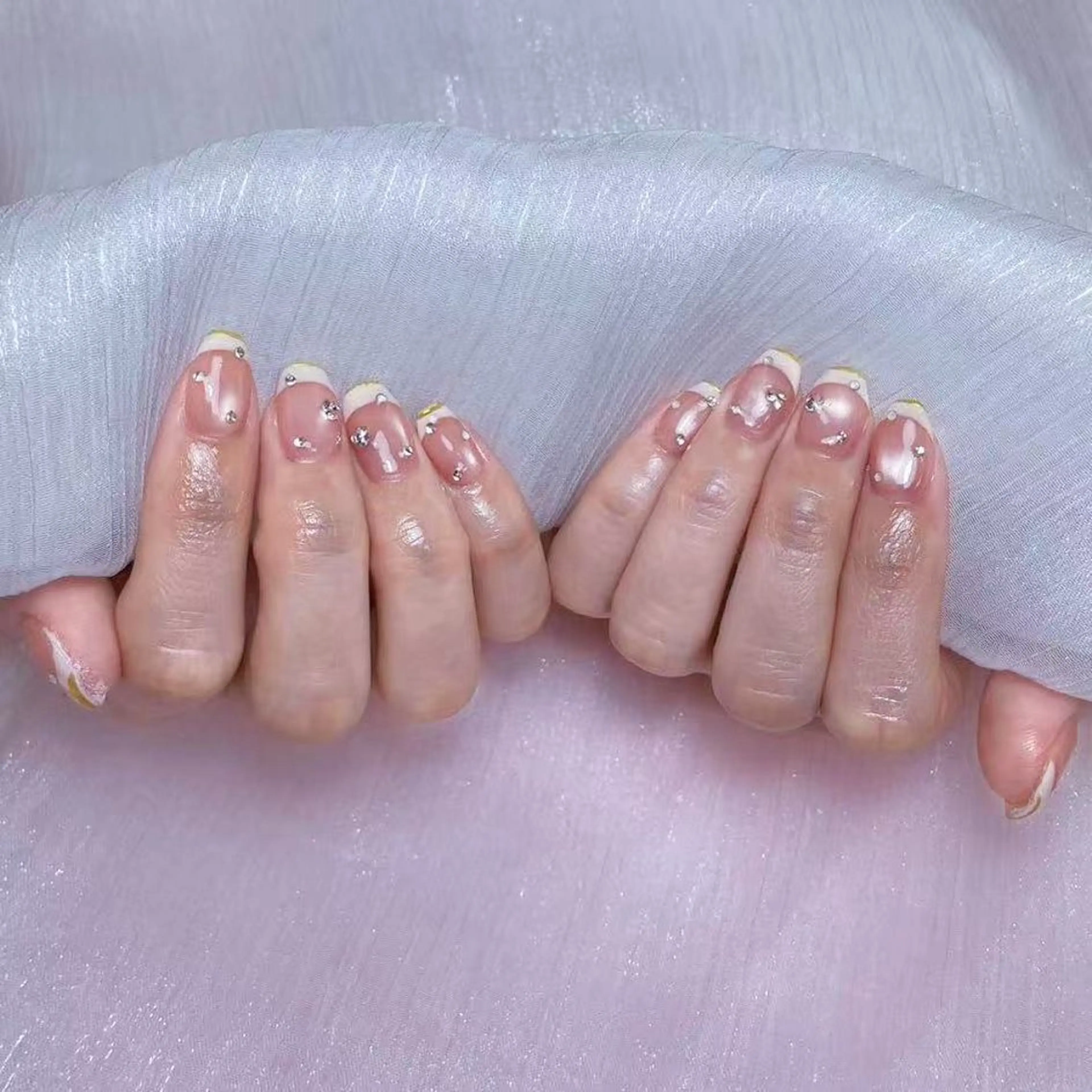 ネイル アートネイル オーロラネイル ガーリー キラキラネイル 韓国ネイル ハンドネイル yu ri 🌹のネイルデザイン