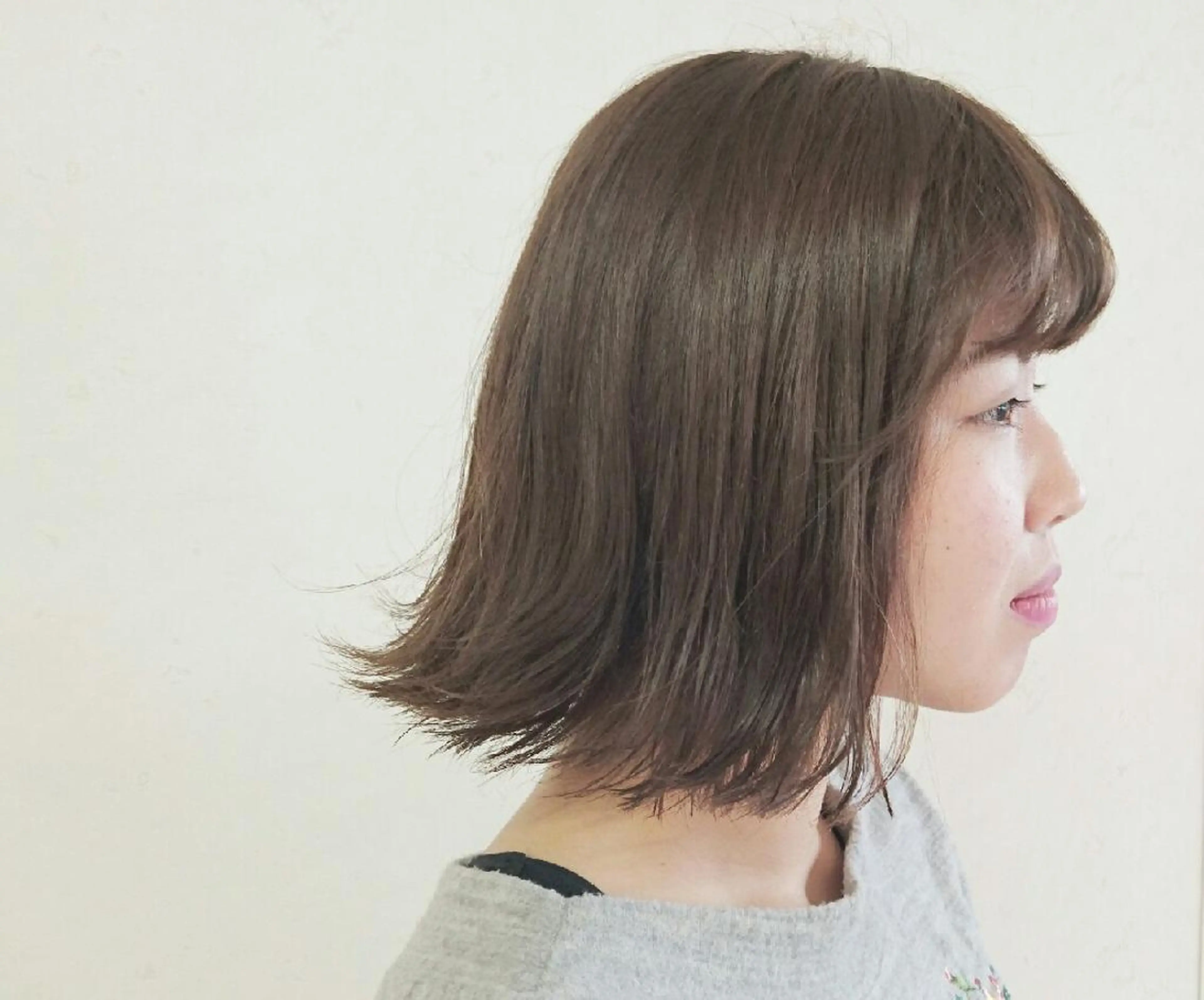 ショート 外ハネヘア 透明感ハイライト◎ 伊藤夏海のヘアスタイル