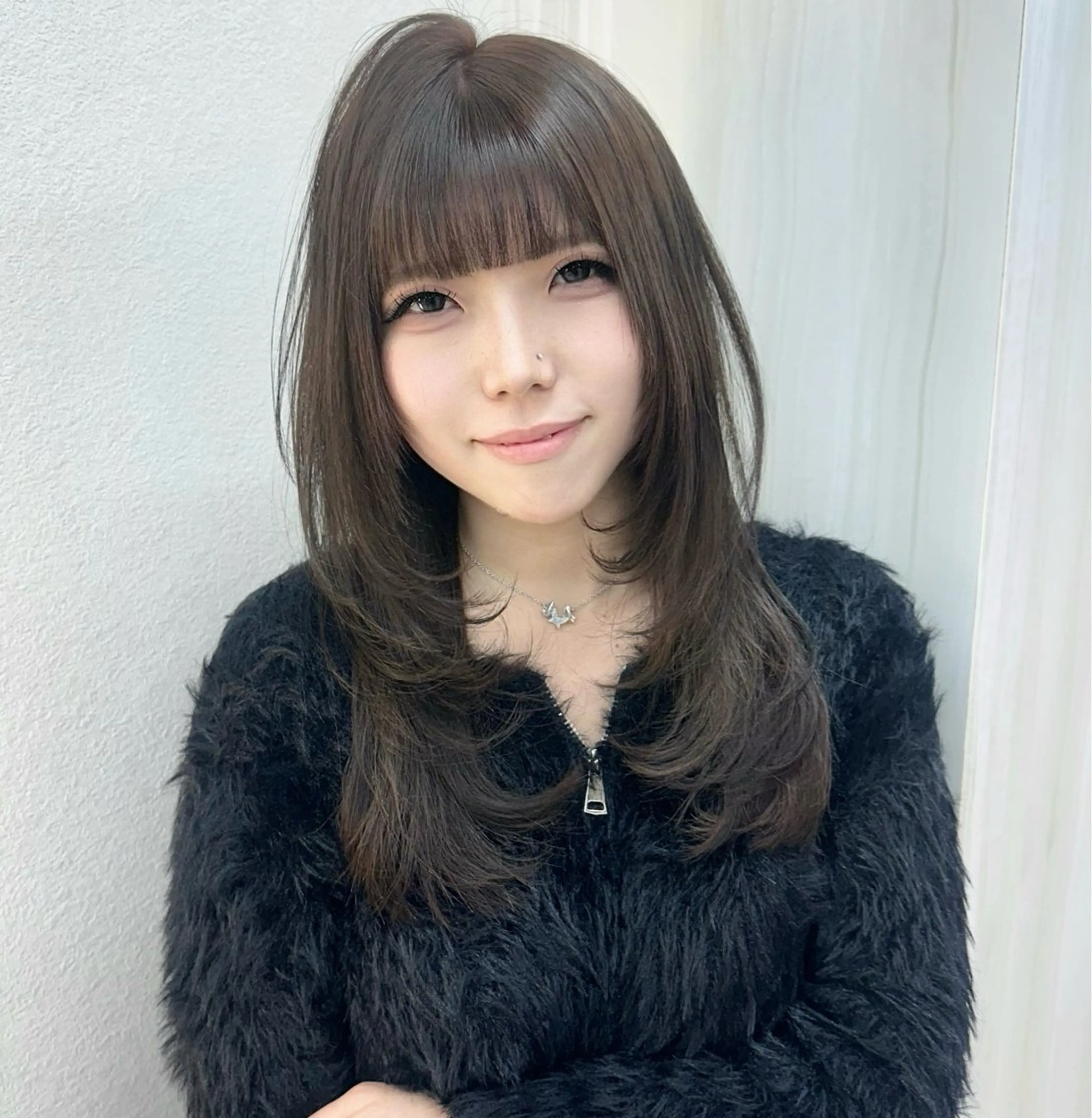 セミロング カラー ヘアアレンジ ヘアカラー 🖤kana/艶髪/ 韓国風暗髪カラー🖤のヘアスタイル