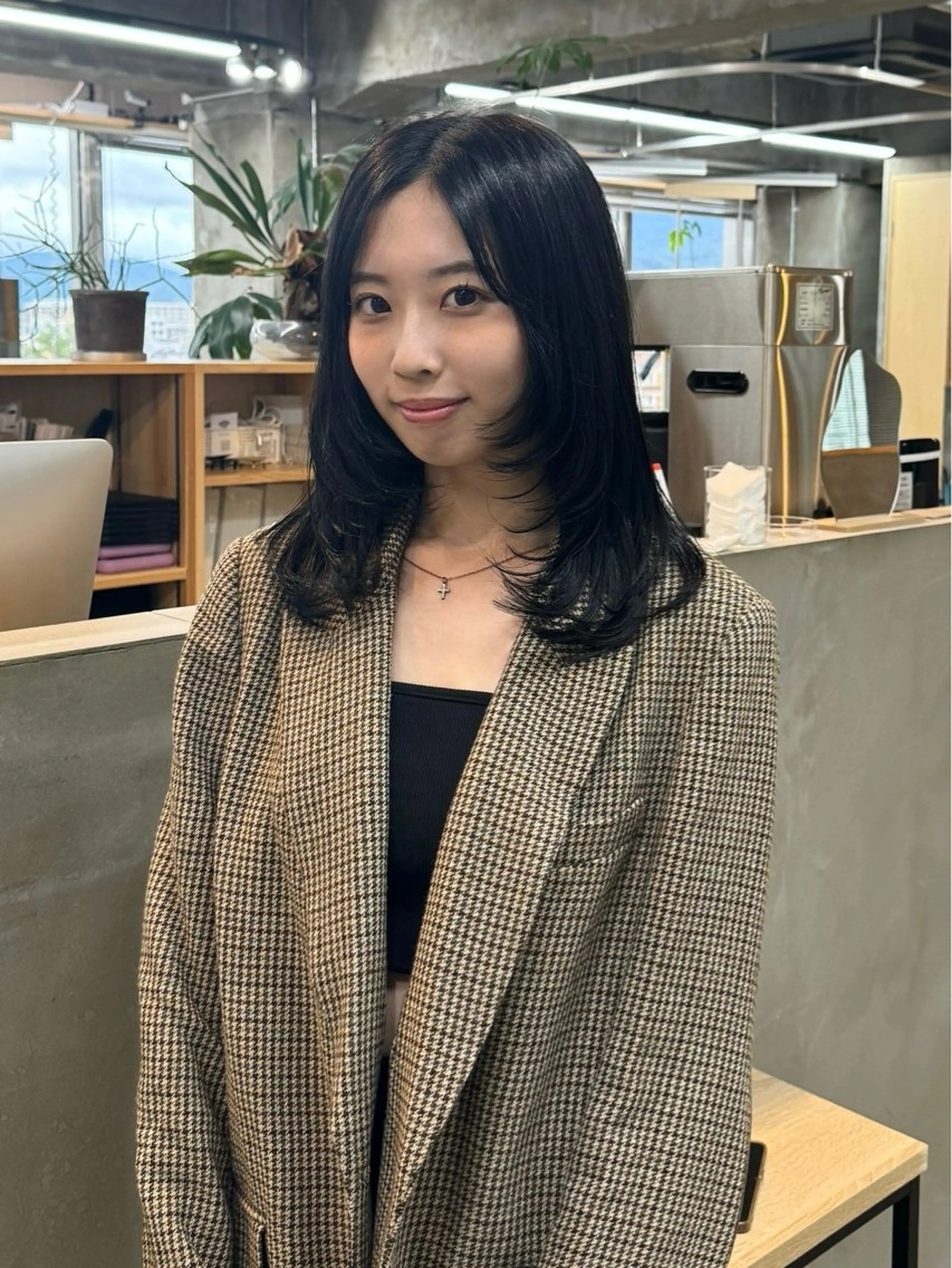 ミディアム レイヤーカット 茜璃/ブリーチカラー /レイヤーカットのヘアスタイル