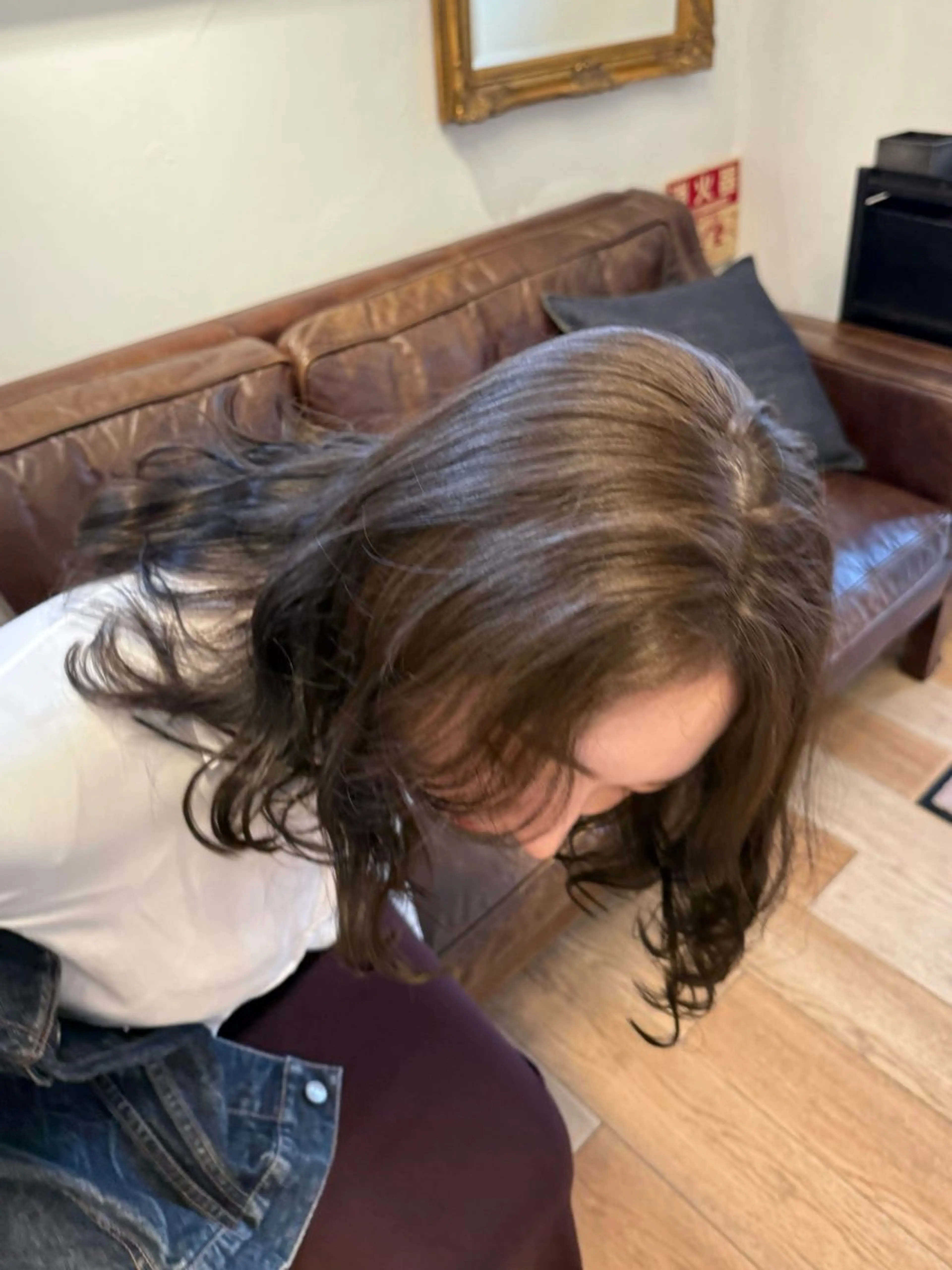 セミロング カラー ミルクティー× グレージュMOMOのヘアスタイル