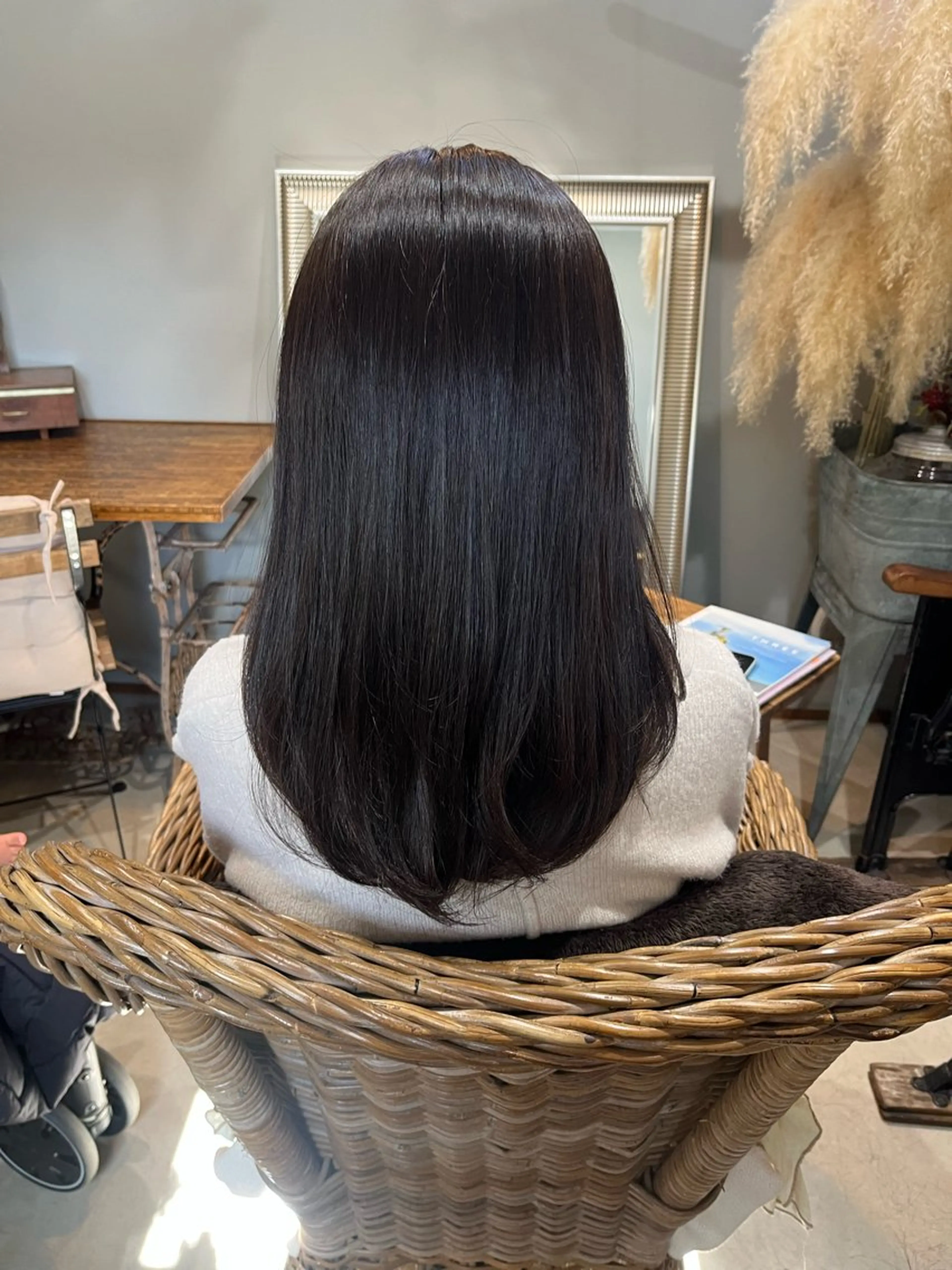 セミロング カラー アッシュ アッシュブラウン ブラウンカラー レイヤーカット tablier所属・フクウラ ミホのヘアスタイル