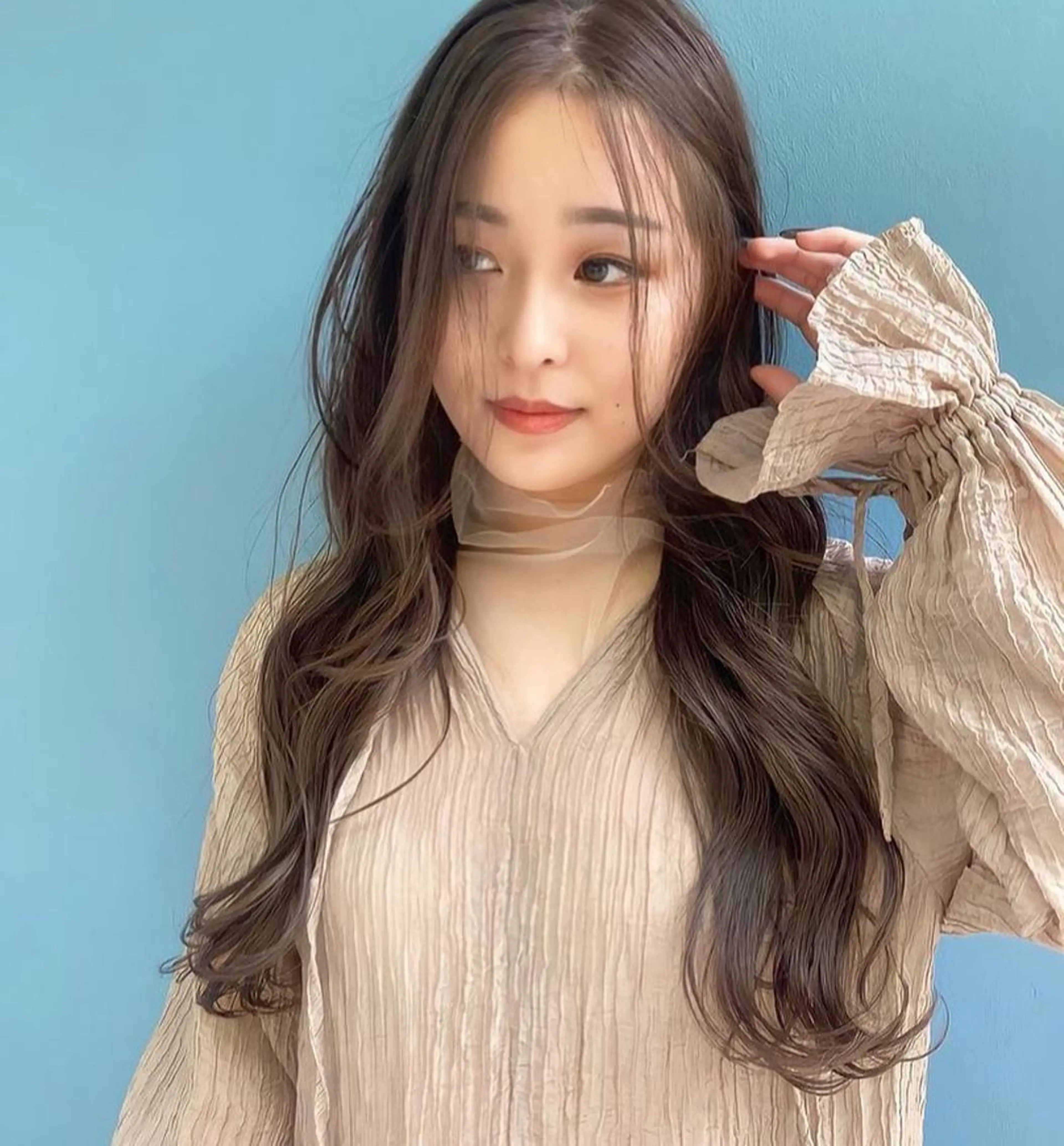 ミディアム カラー ヘアアレンジ ミディアムパーマ ベージュカラー 透明感カラー ハイライトカラー ミルクティーベージュ 韓国/髪質改善💘 櫻井かれんのヘアスタイル