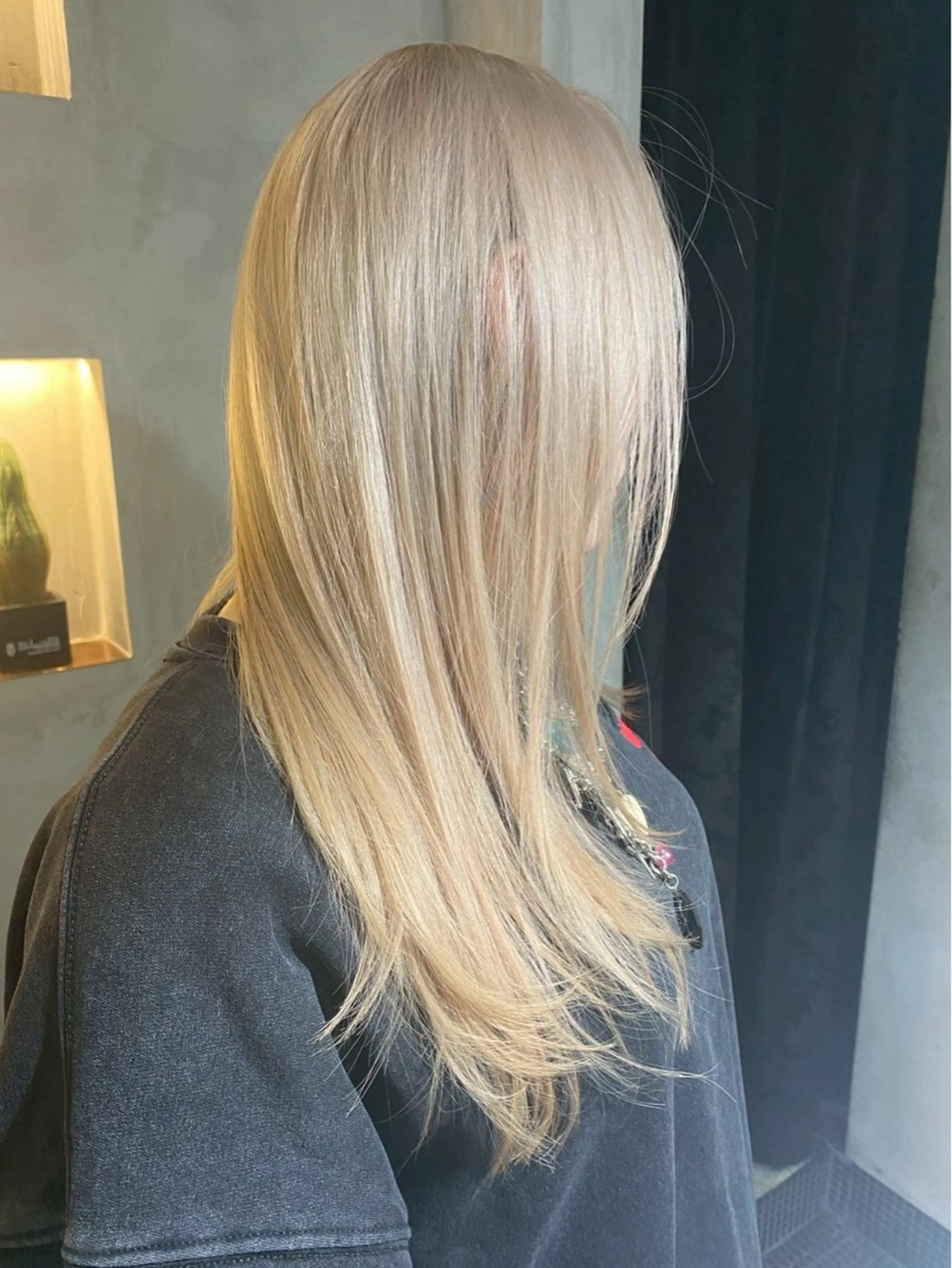 ロング カラー 抜きっぱなしブロンド ブロンド ホワイトブロンド ヘアカラー リュウド/ハイトーン /ブリーチ/名古屋のヘアスタイル