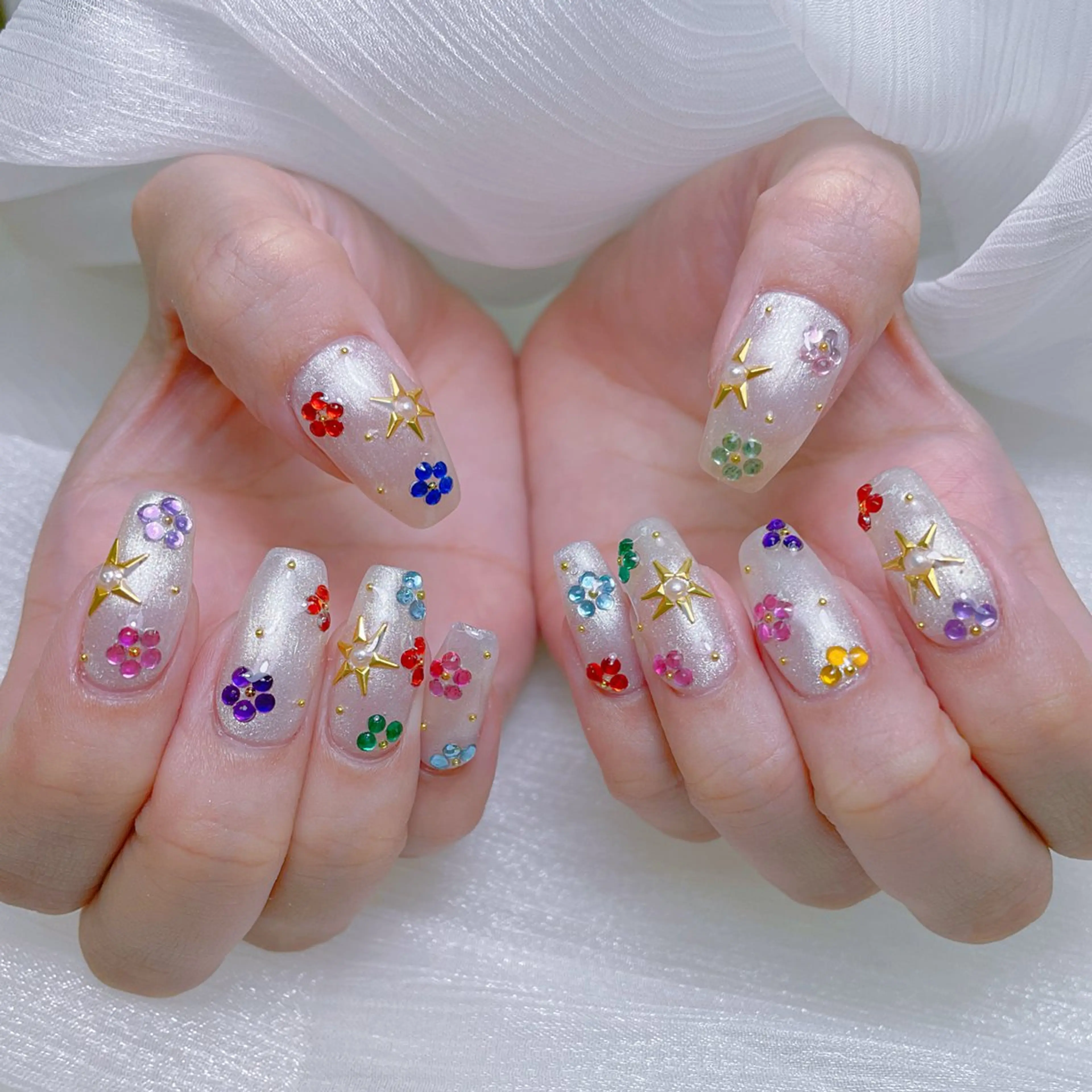 ネイル オーロラネイル フラワーネイル フレンチネイル ガーリー ハート ハンドネイル Melody Nail所属・Melody  3D/スカルプ専門店のネイルデザイン