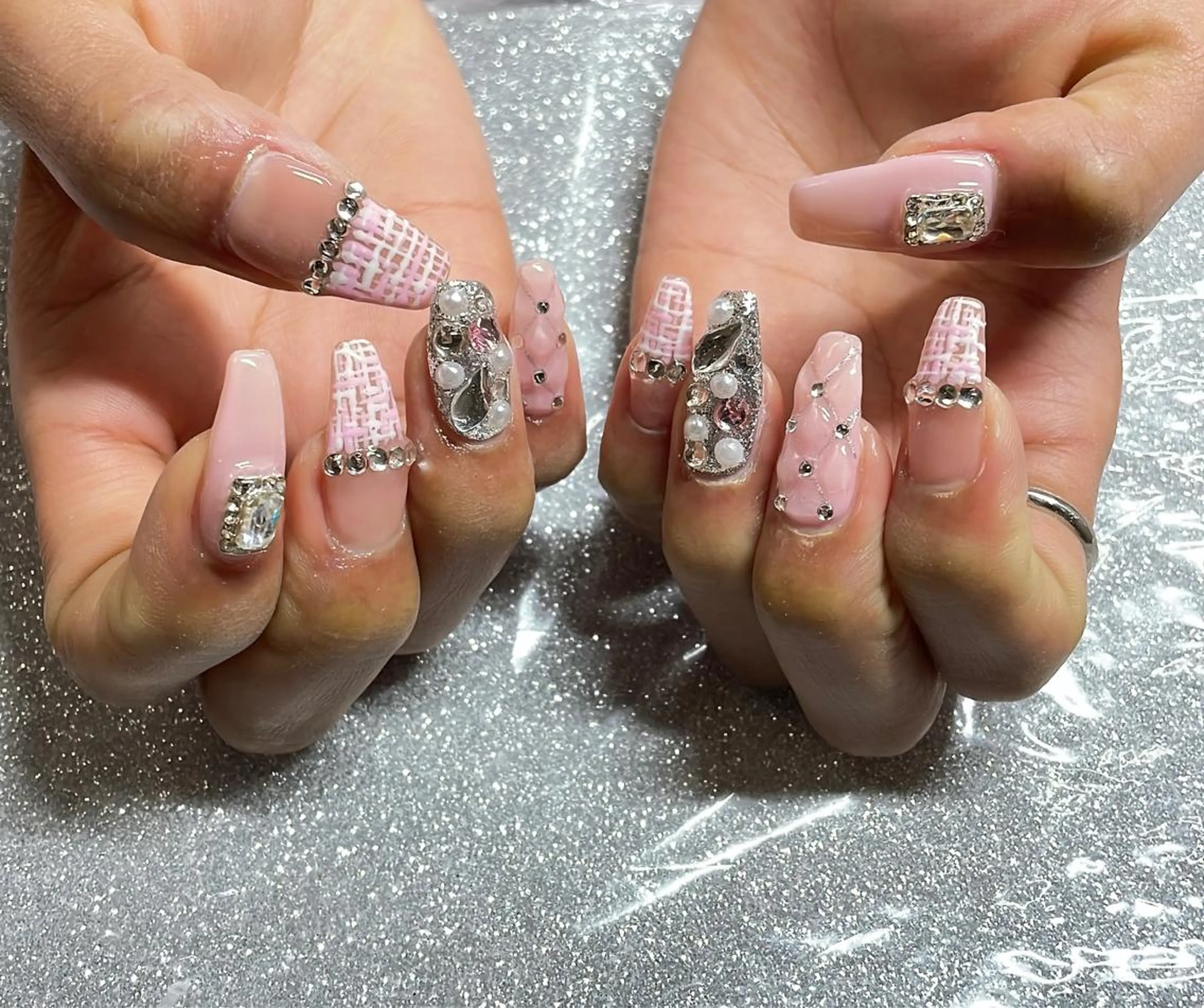 ネイル ハンドネイル VIERU 🌈🎀💖のネイルデザイン