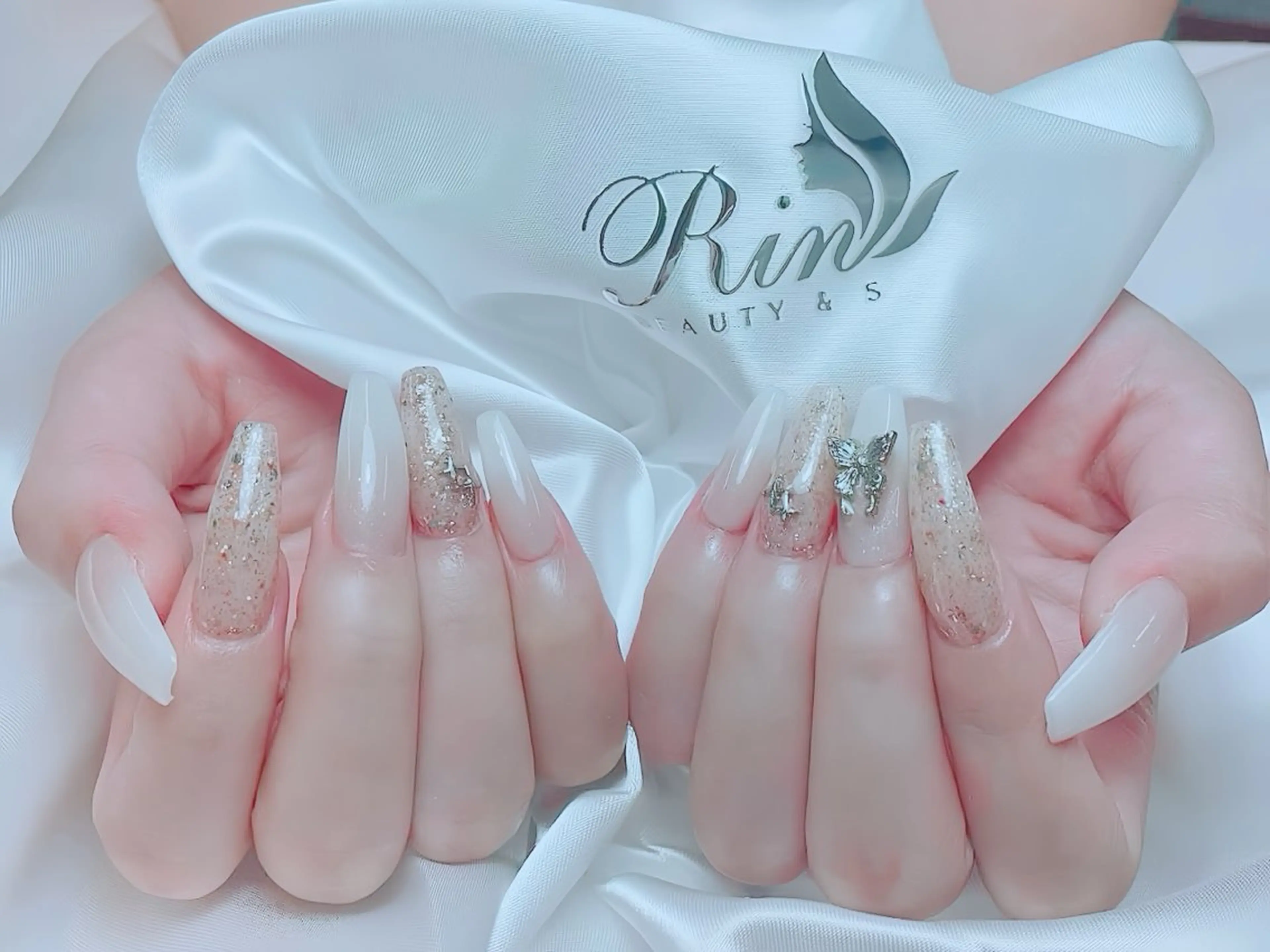ネイル アートネイル フレンチネイル キラキラネイル 韓国ネイル 水色 ハンドネイル Rin Nail 新大久保店のネイルデザイン