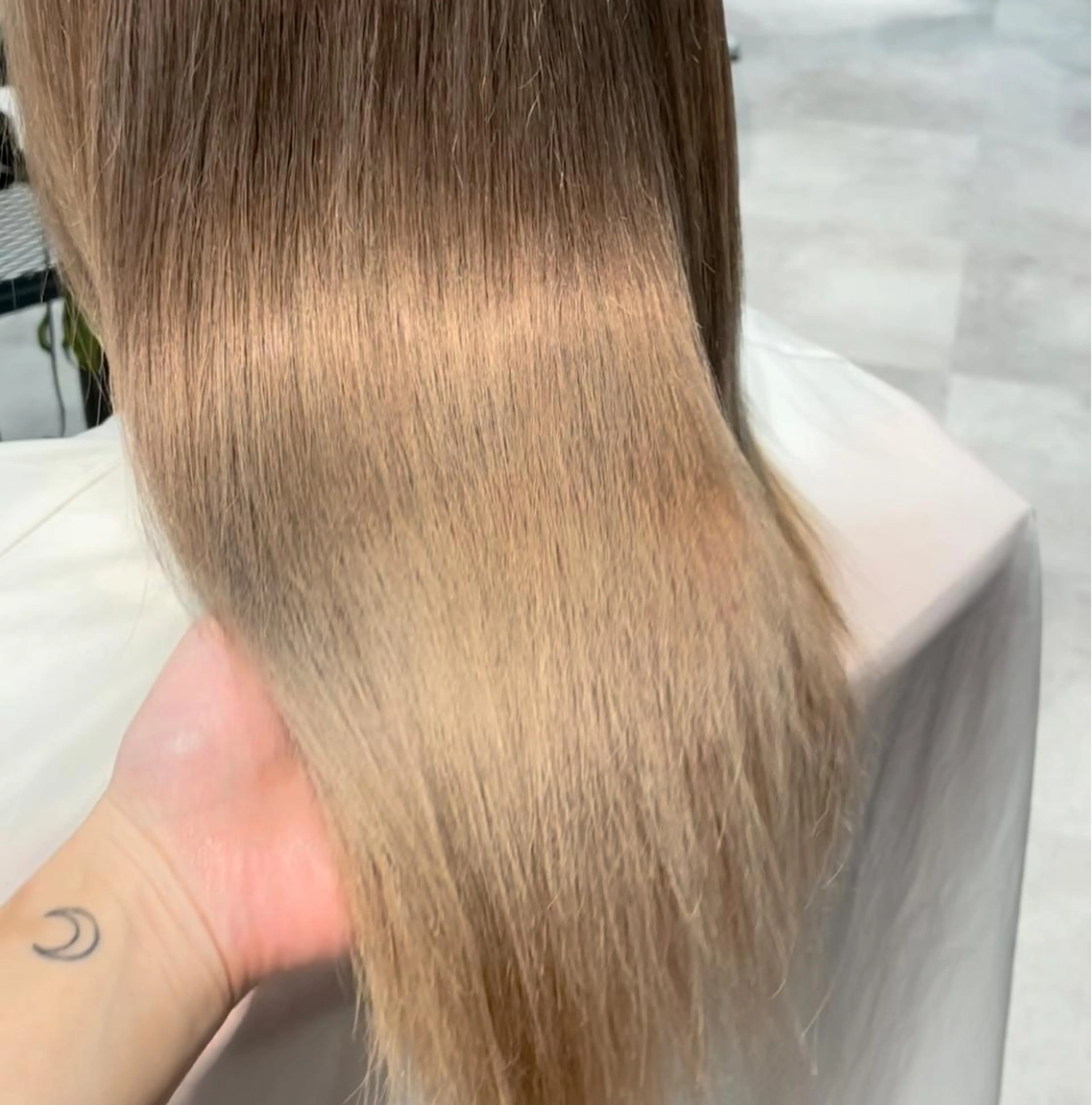 セミロング カラー ヘアアレンジ ハイトーンカラー Bei Licoldo.所属・マツオカ マコのヘアスタイル