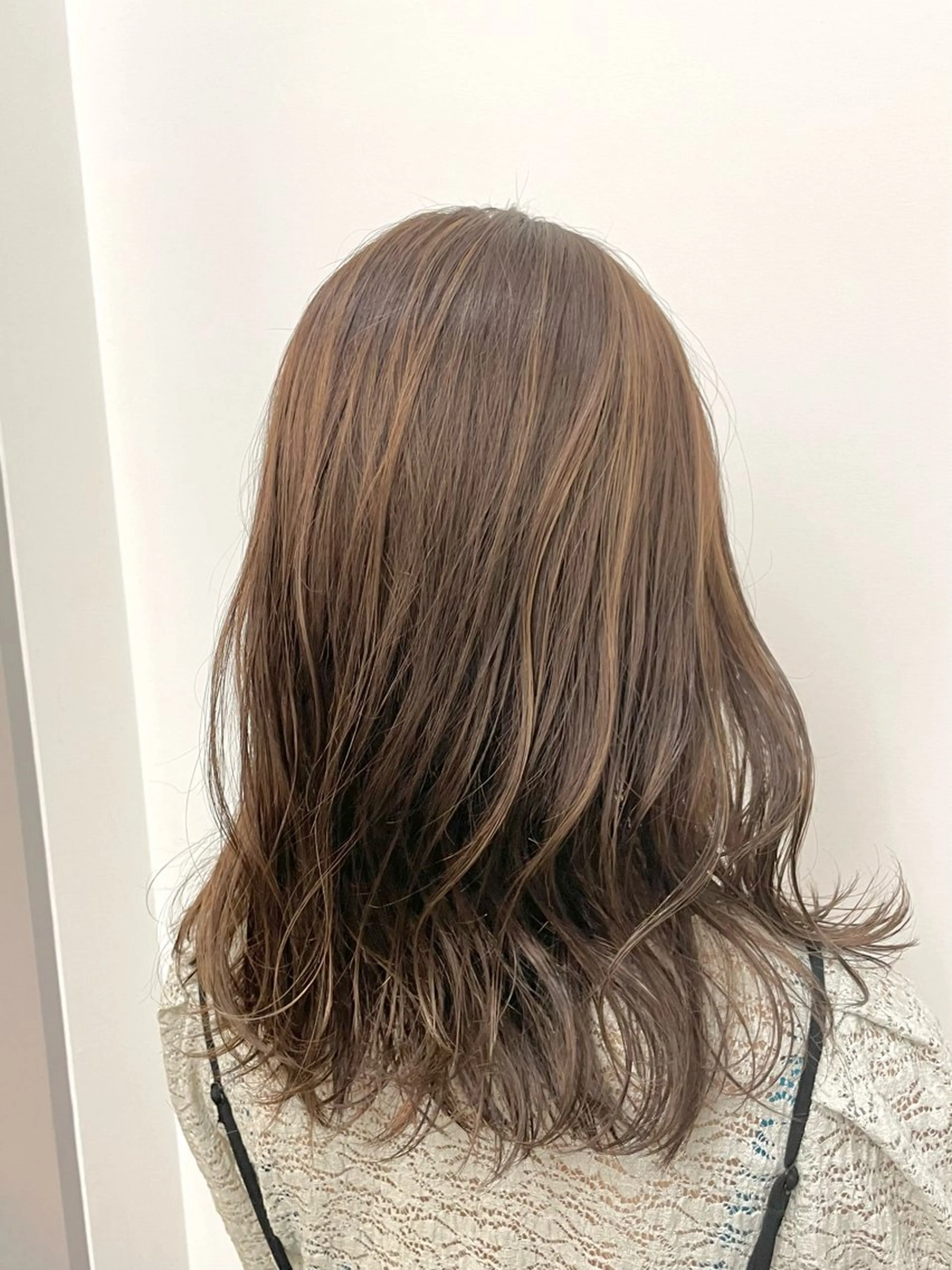 ミディアム 牧田 彩香のヘアスタイル