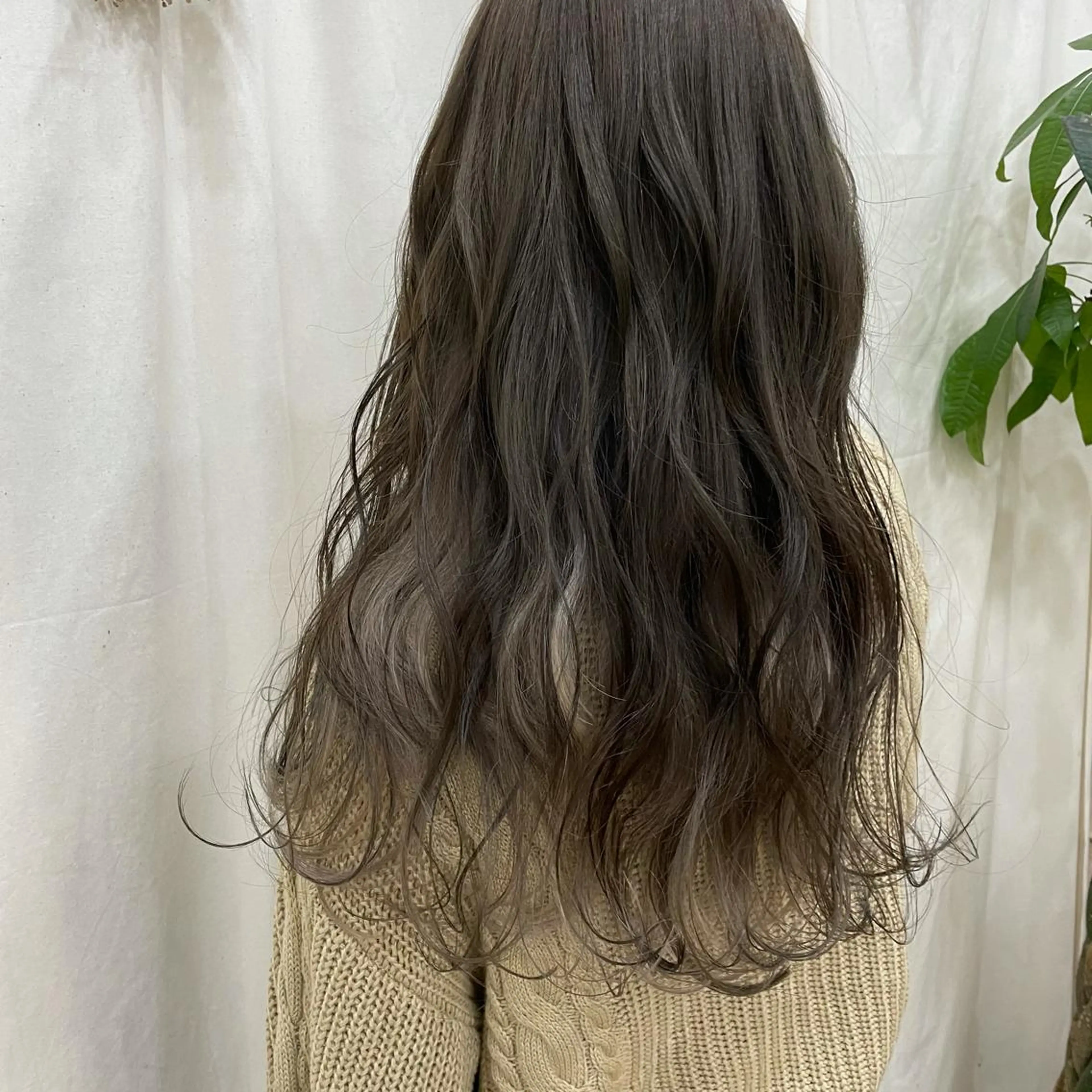 ロング KAORU オリーブカラーのヘアスタイル