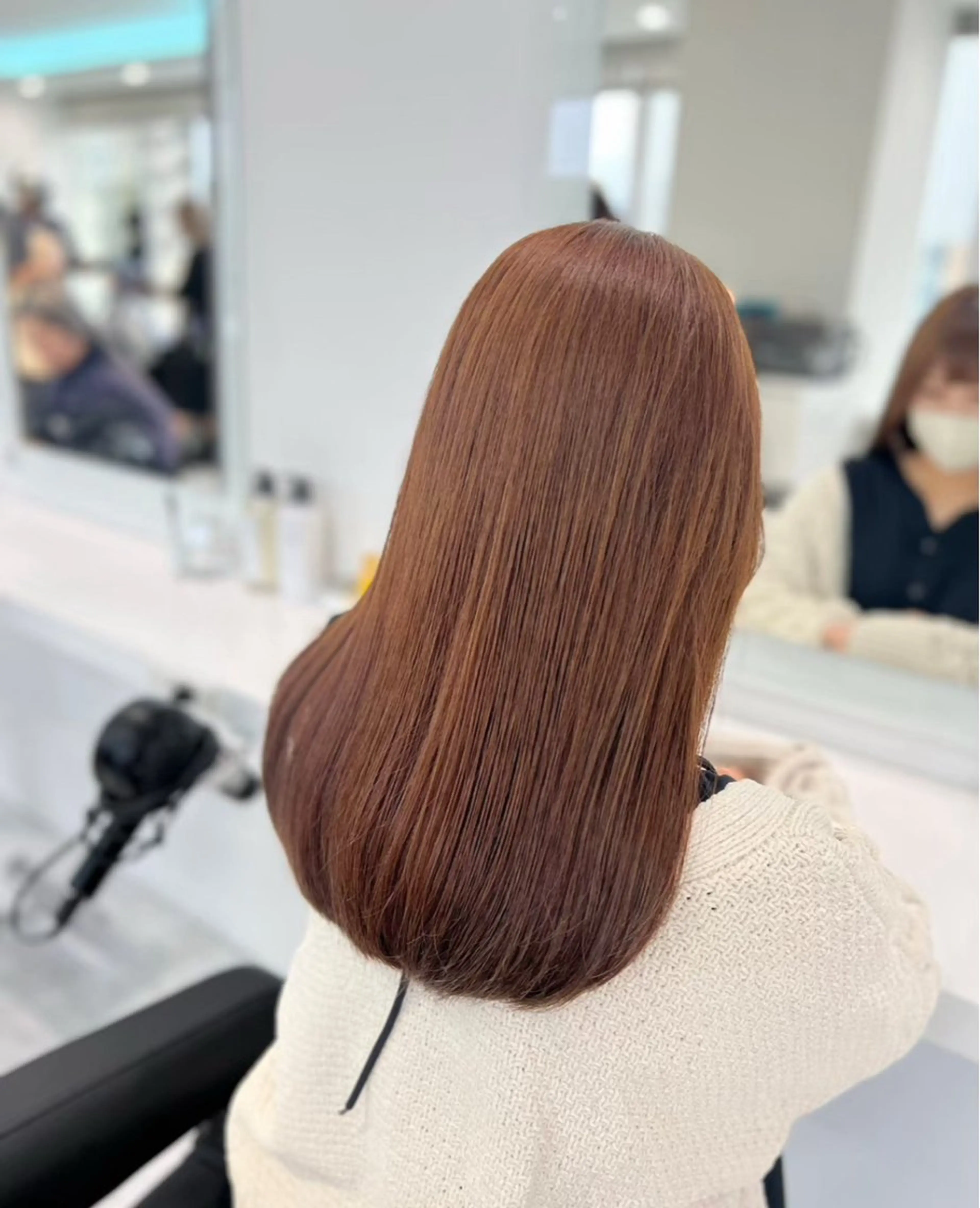 セミロング カラー ヘアアレンジ ベージュカラー 透明感カラー 🩵ダメージレス艶感 ハイトーン🩷のヘアスタイル