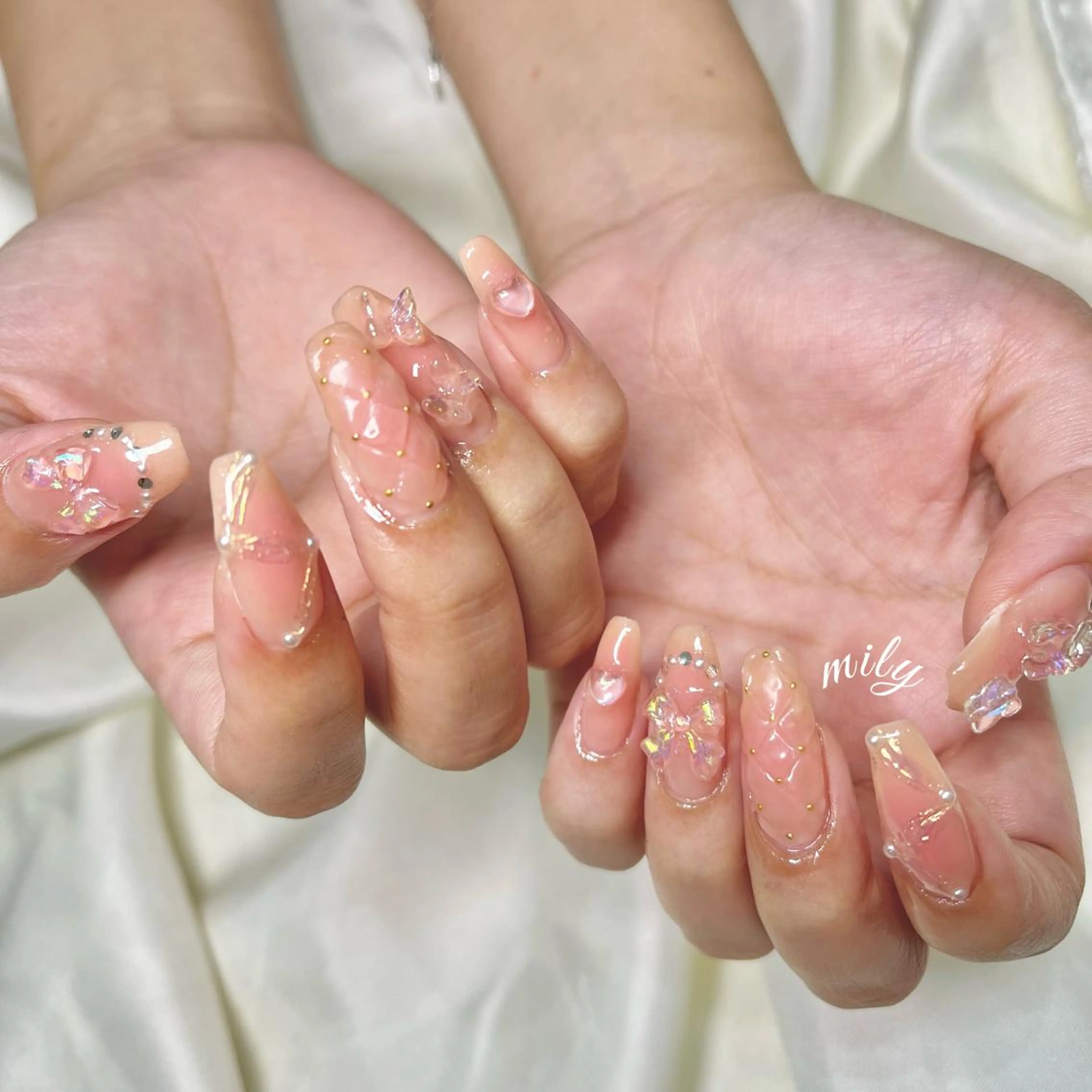 ネイル オーロラネイル ガーリー ハート キラキラネイル 韓国ネイル mily_harajuku所属・韓国ネイル☁️ haruna🌛のネイルデザイン