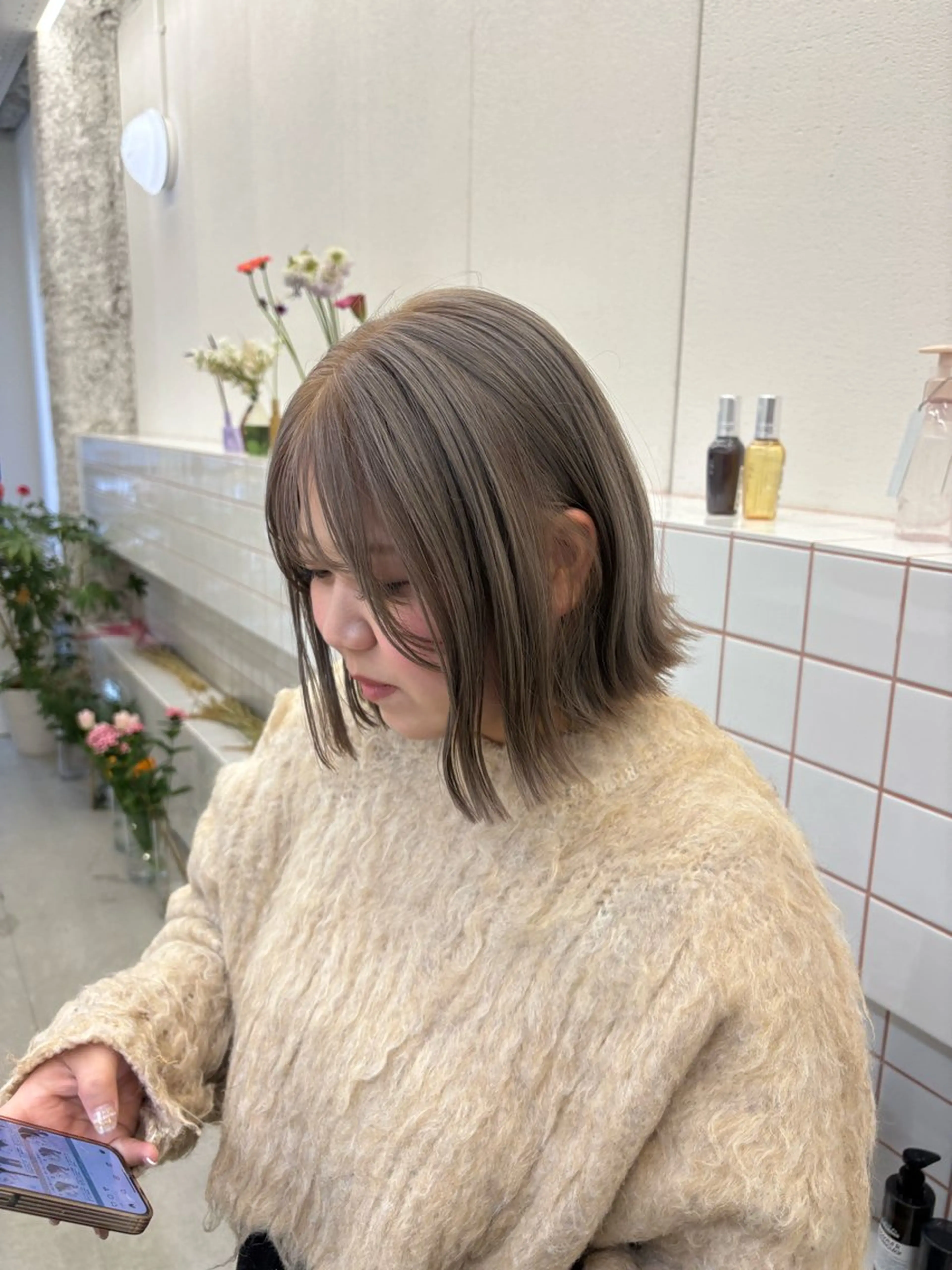 ミディアム カラー グレージュ NIKO/名古屋/ 伏見/花屋併設のヘアスタイル