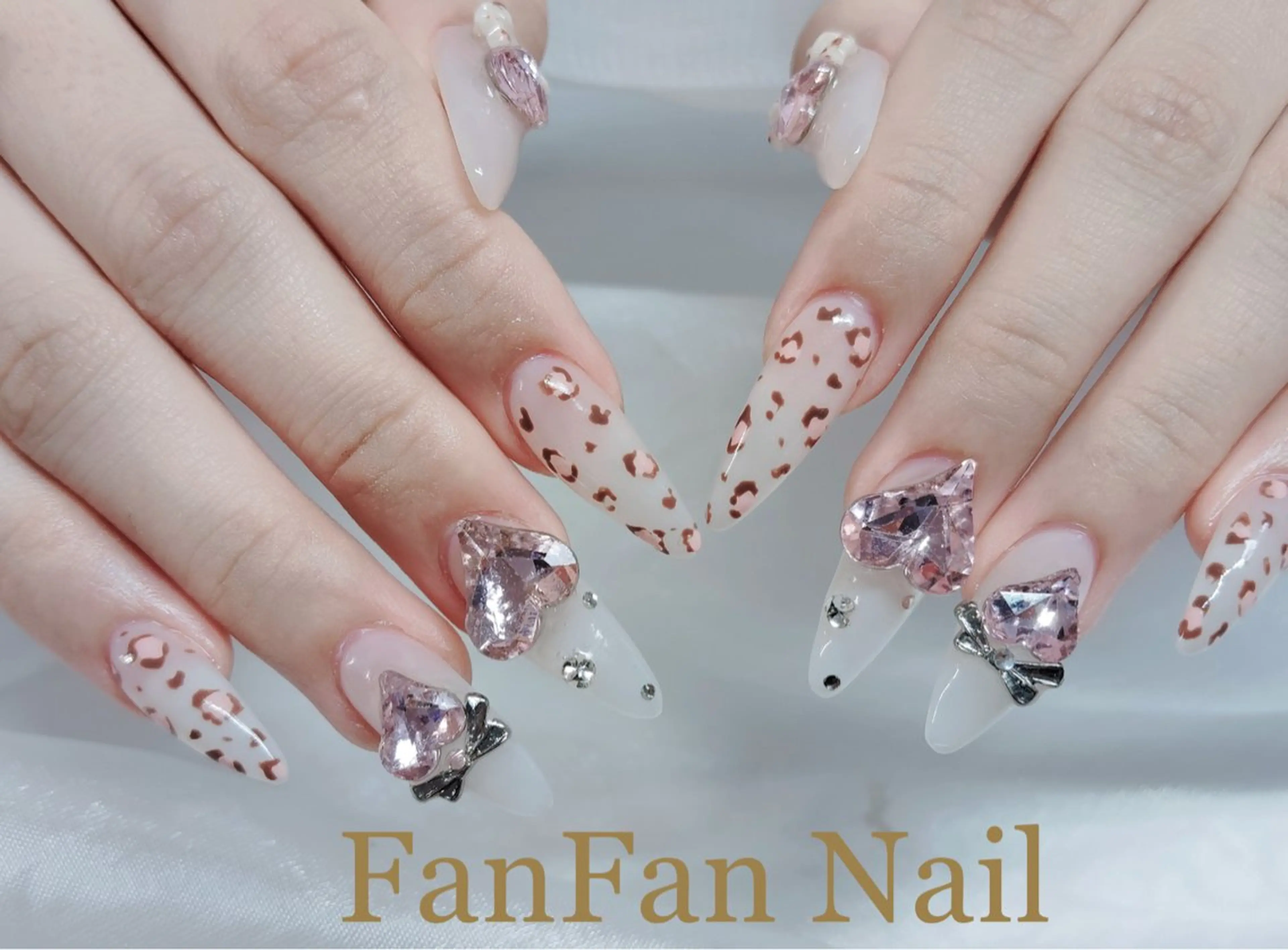 ネイル アートネイル オーロラネイル ガーリー キラキラネイル 韓国ネイル ハンドネイル KaKa FanFanNailのネイルデザイン