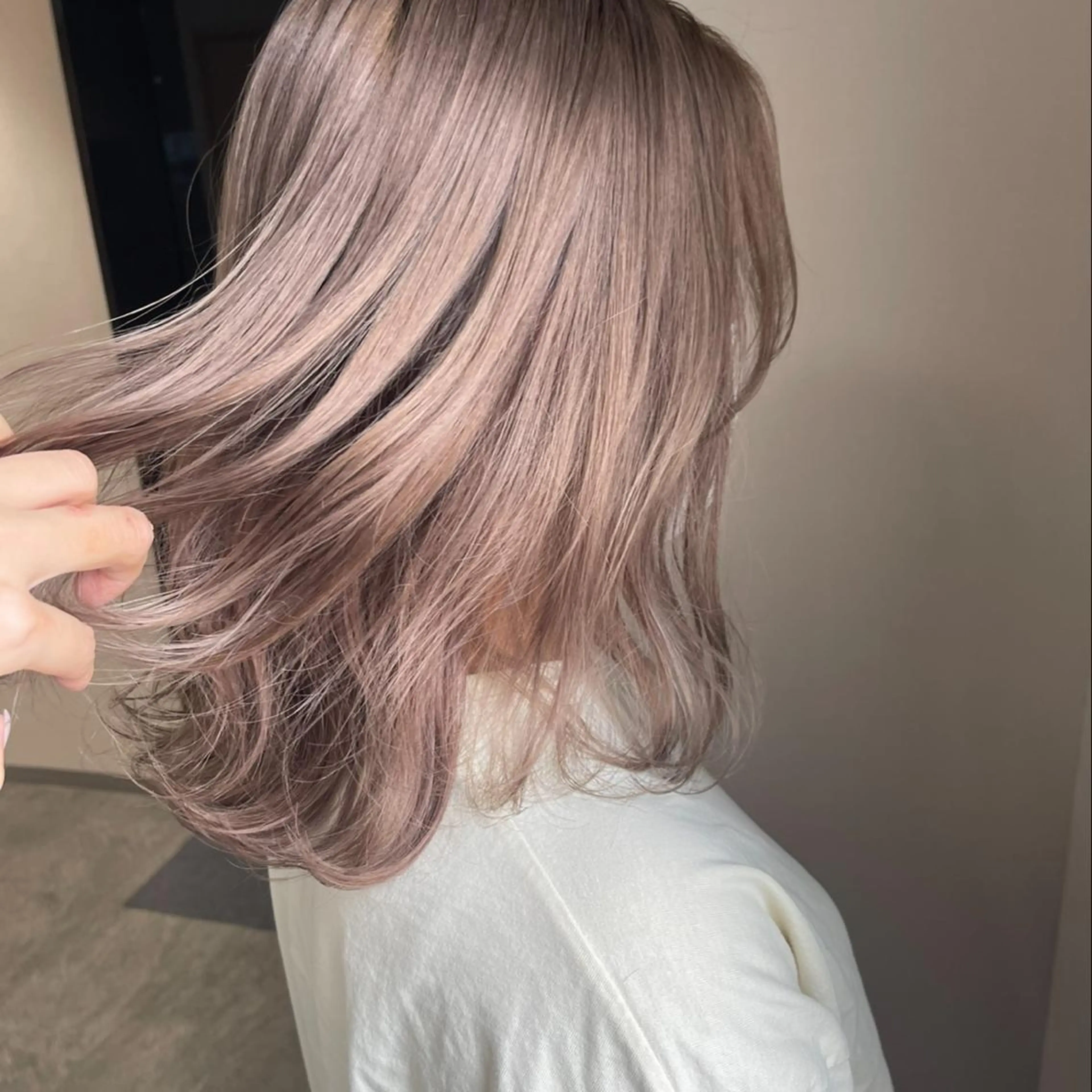 ミディアム カラー ベージュカラー ブリーチ ダブルカラー ペールベージュ ヘアカラー 松井那津子 /ハイライトブリーチのヘアスタイル