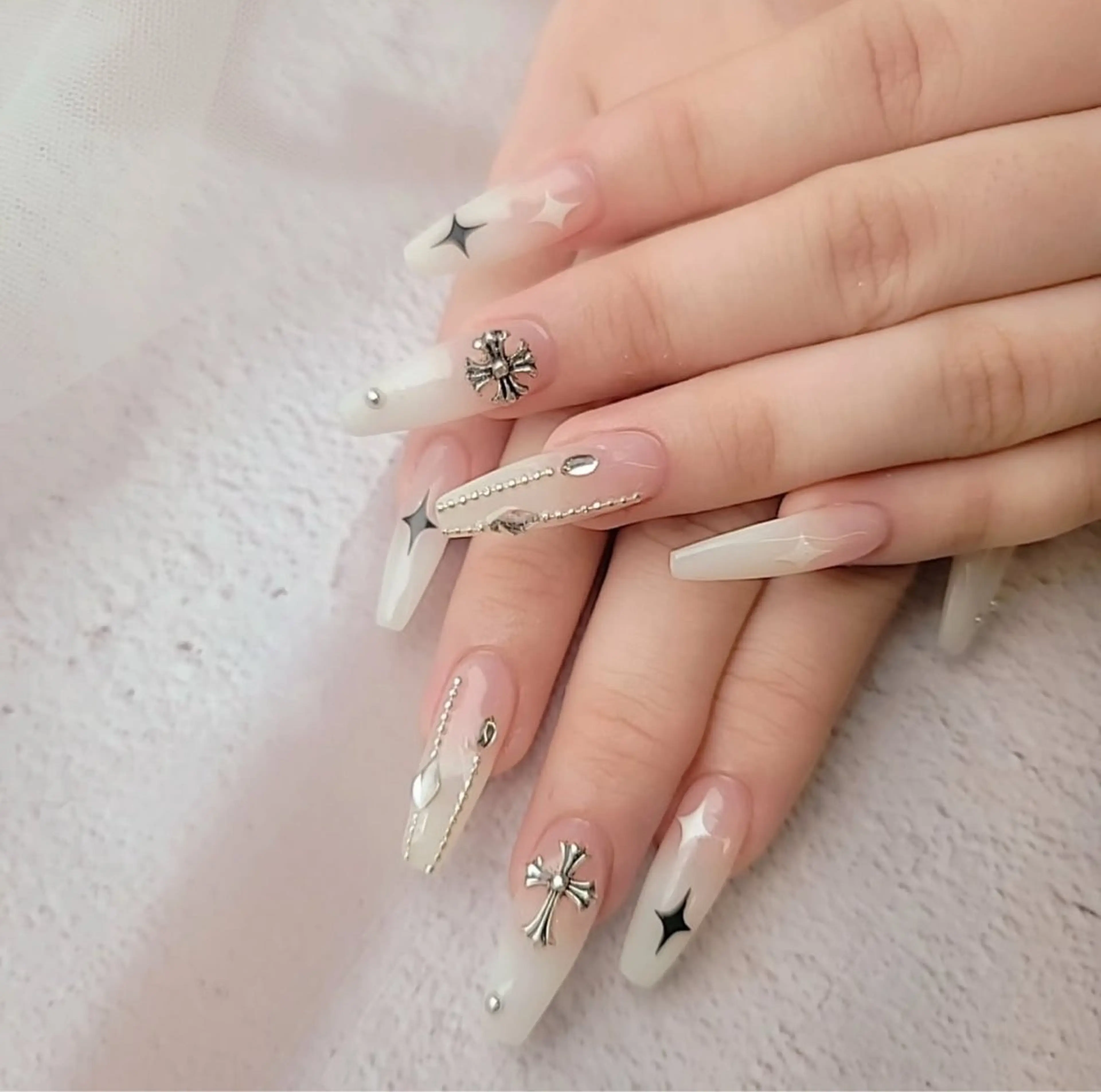 ネイル キラキラネイル マグネットネイル ミラーネイル ニュアンスネイル 春ネイル ハンドネイル Lina nail所属・Lunaa 池袋のネイルデザイン