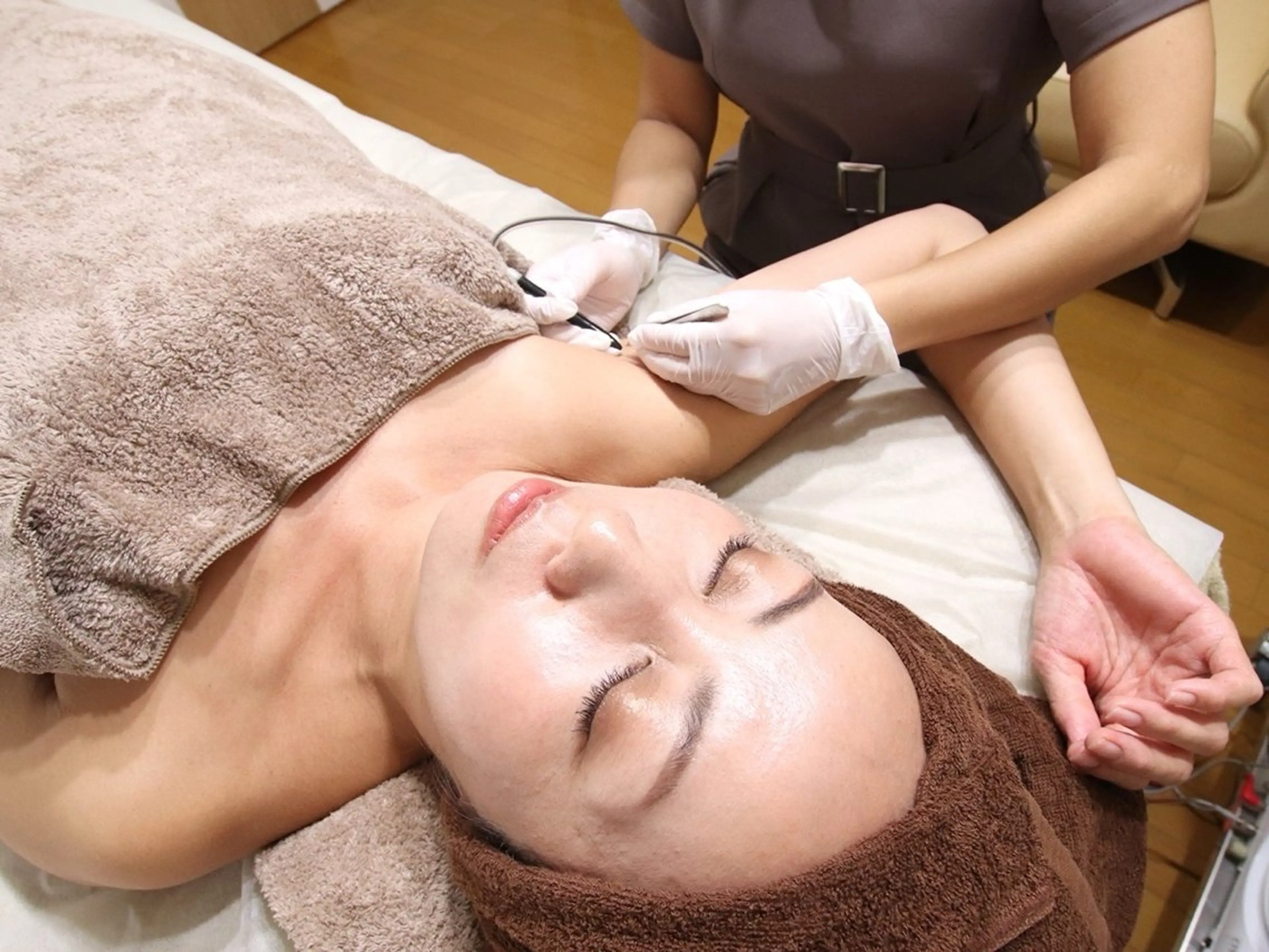 電気脱毛トライアル１０分　白髪✅硬毛化✅しぶとい毛✅どんな肌でも、どんな毛でもOKの写真