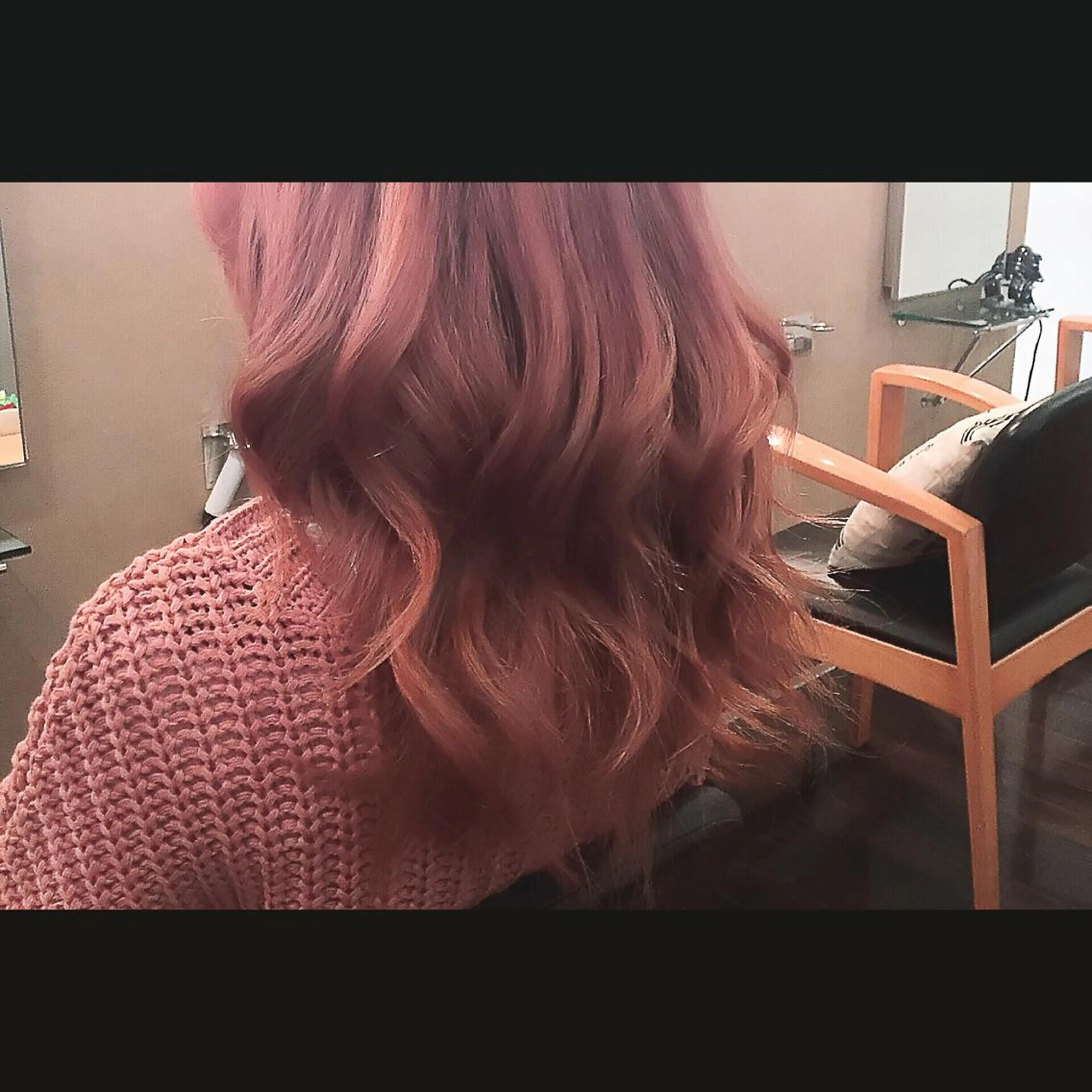 ミディアム セミロング カラー グラデーションカラー ピンクカラー 川間 将彦のヘアスタイル