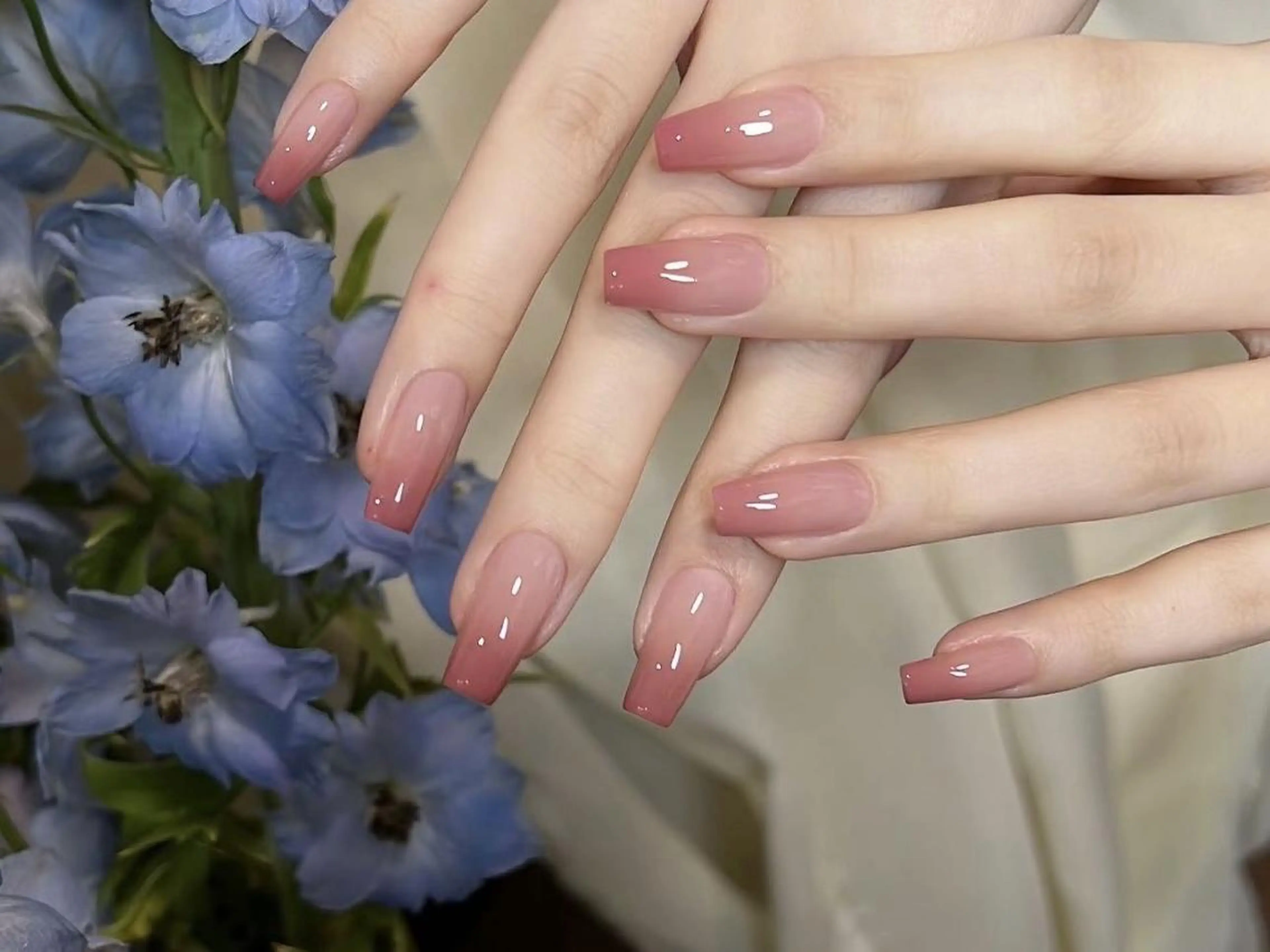ネイル ジェルネイル グラデーション ミディアムネイル オフィスネイル ピンク ハンドネイル ハンドケア 🎀Sense Nail池袋店🎀のネイルデザイン