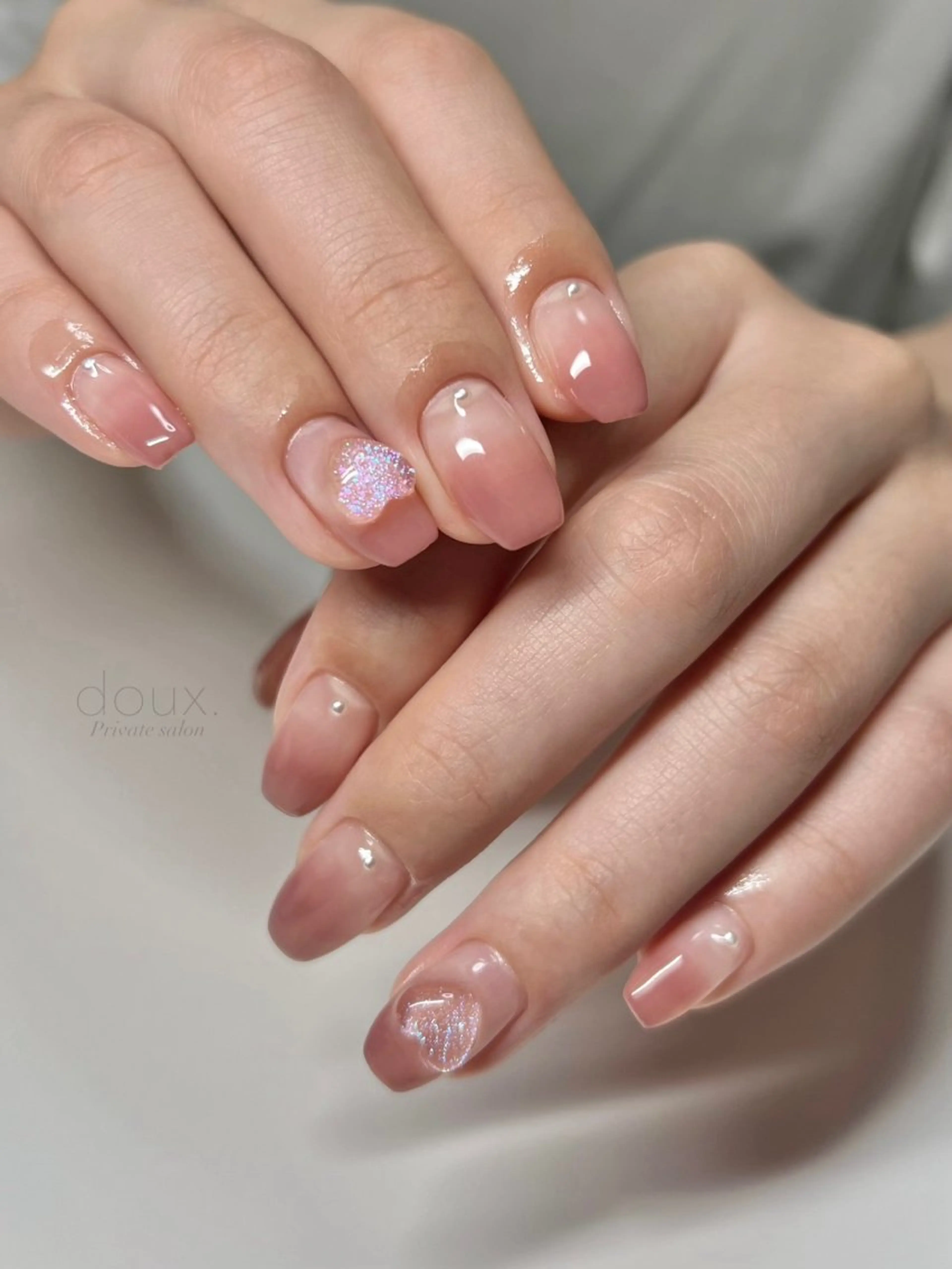 ネイル グラデーション ハート 韓国ネイル ニュアンスネイル ワンカラーネイル ハンドネイル doux. nailのネイルデザイン