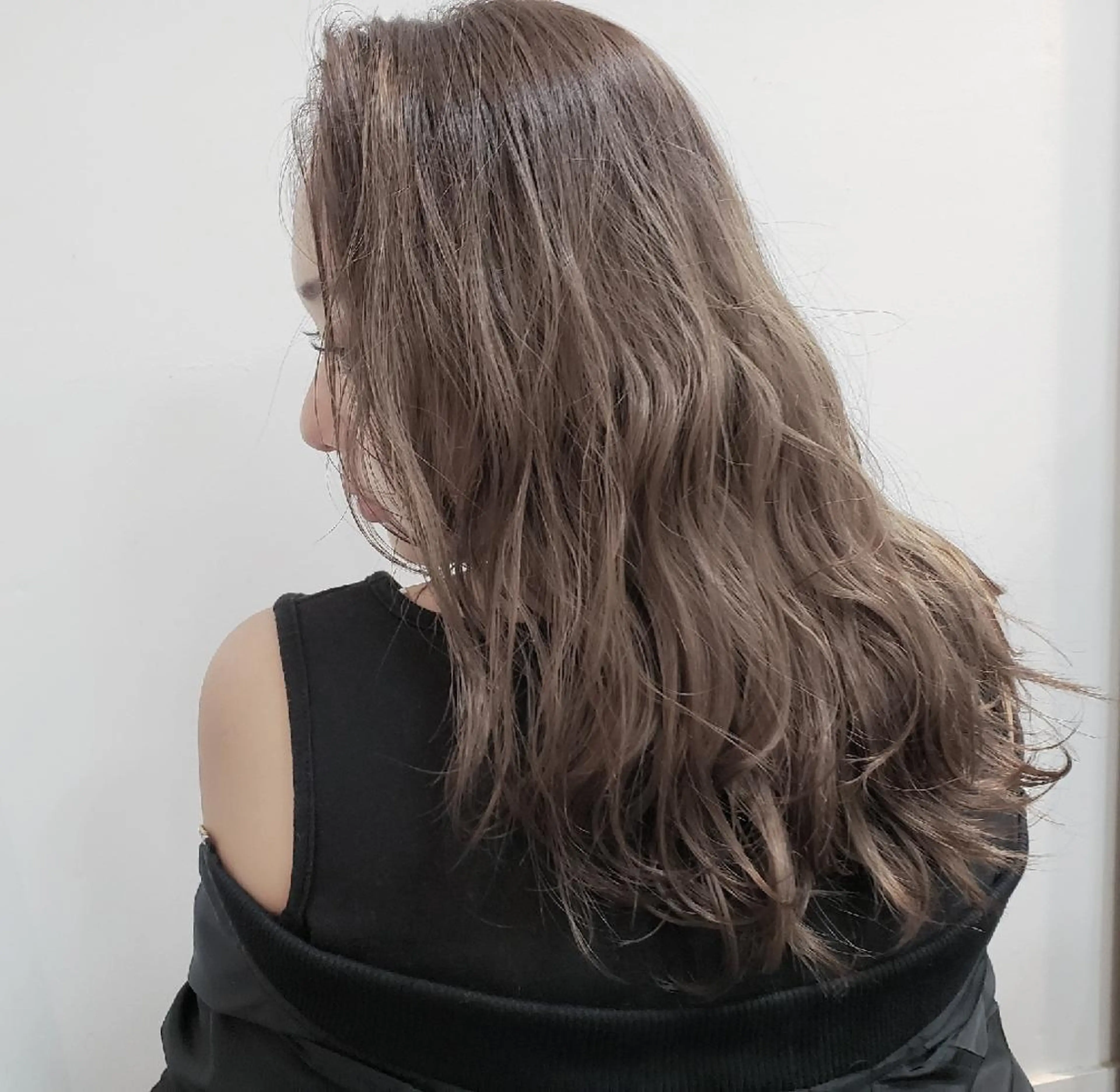 セミロング カラー ブリーチ 透明感カラー グレージュ ヘアカラー トリートメント Luana 矢場町のヘアスタイル