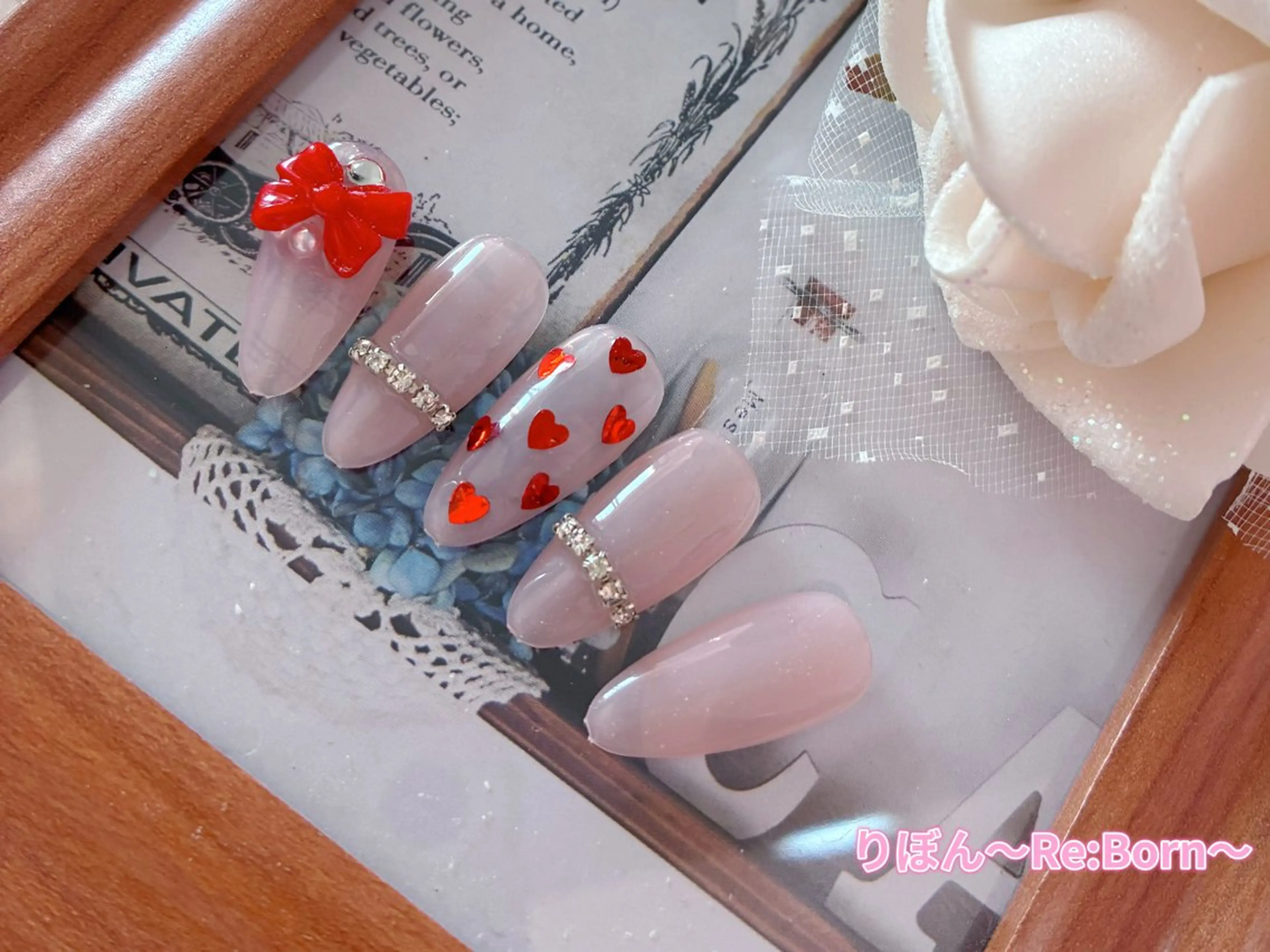 ミディアム フレンチガーリー クリスマス ハンドネイル りぼん Re:Bonrのネイルデザイン