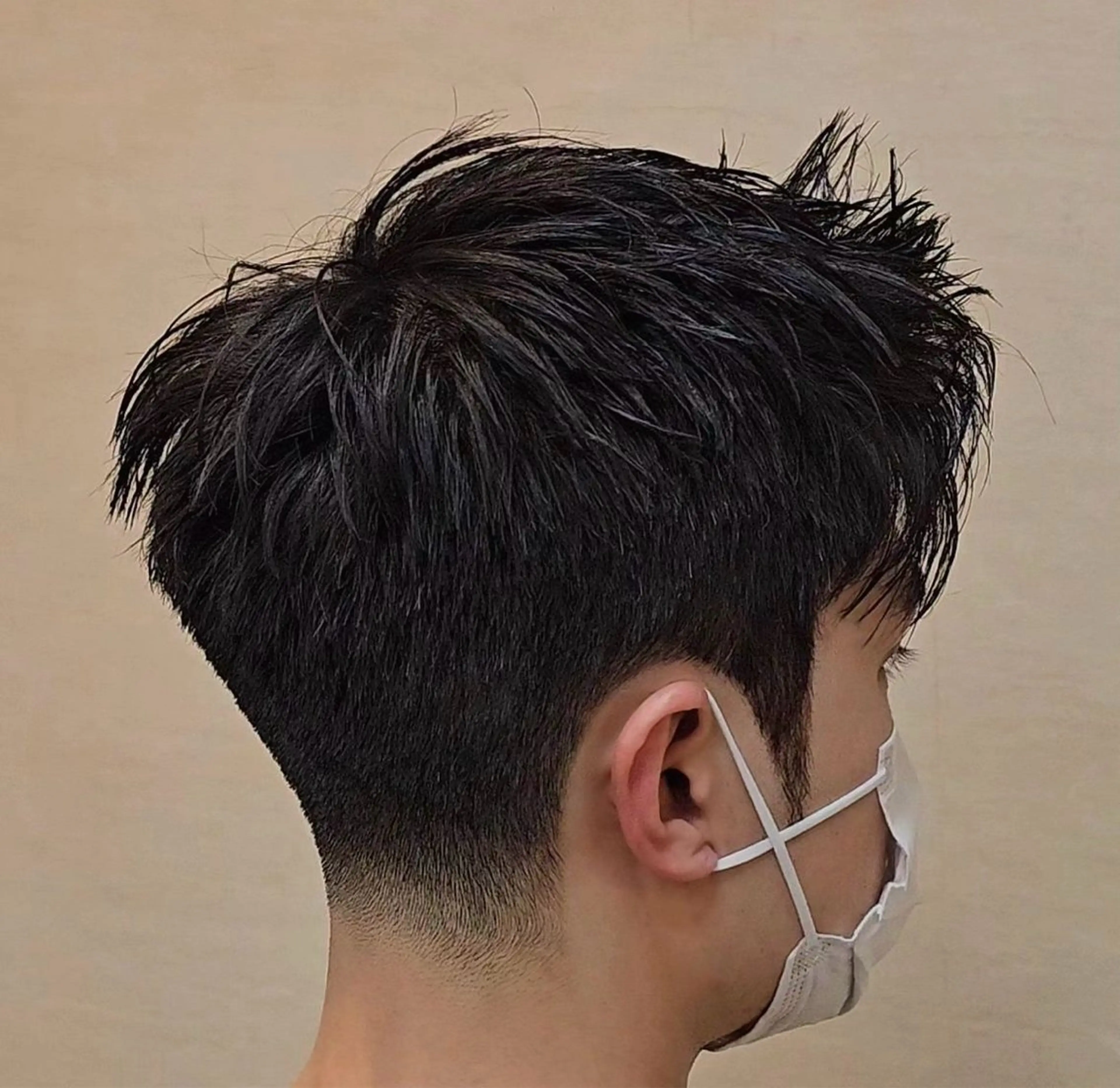 カラー メンズ コウ チホウのヘアスタイル