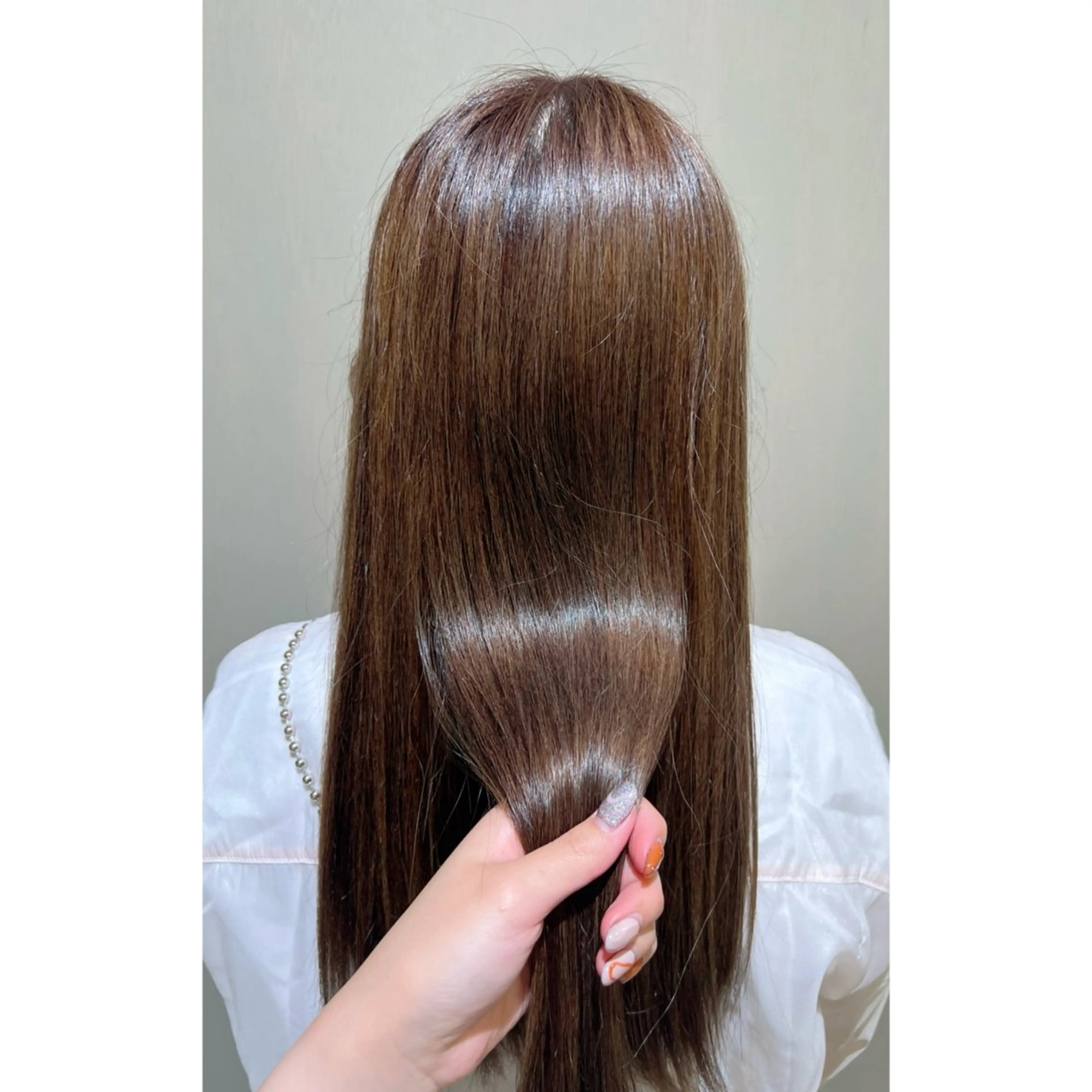 ロング アッシュ 坂野 美葵のヘアスタイル