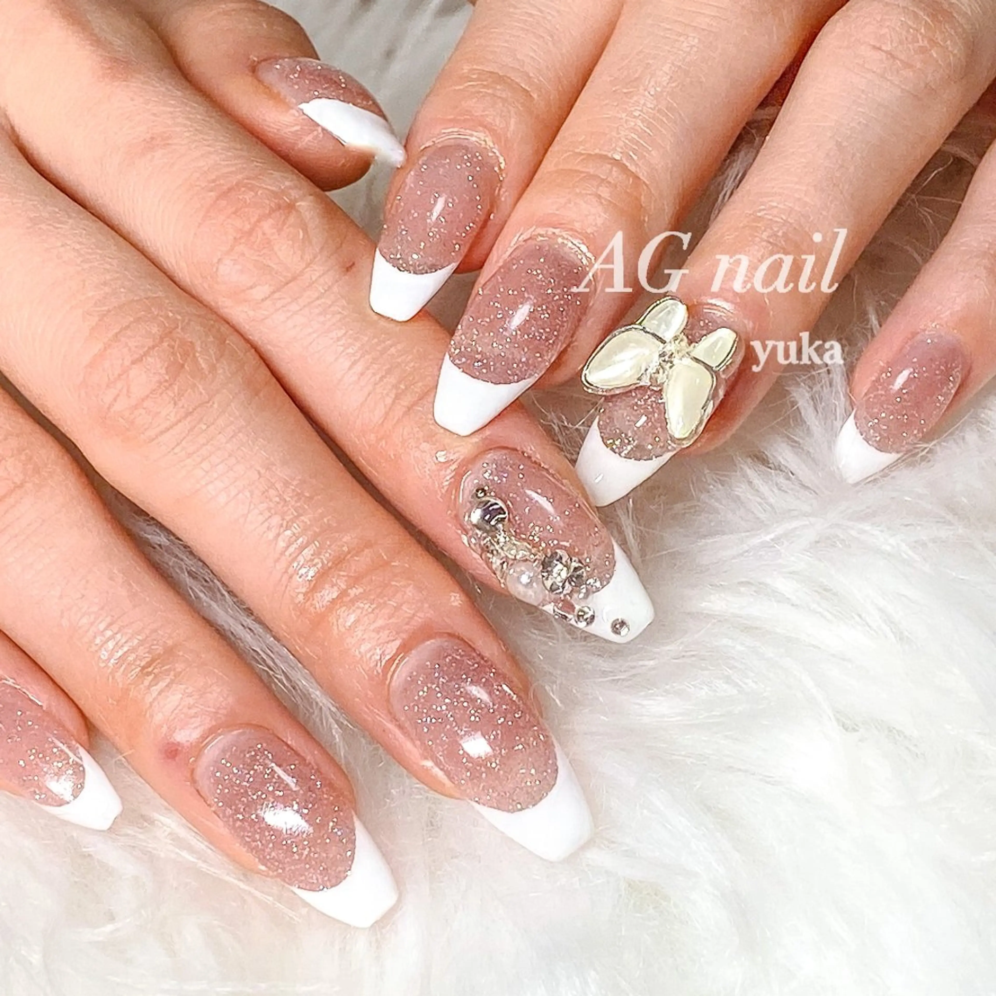 ネイル フラッシュネイル フレンチネイル ラメ(グリッター) ホワイト ハンドネイル AG nail 〚　yuka　〛のネイルデザイン