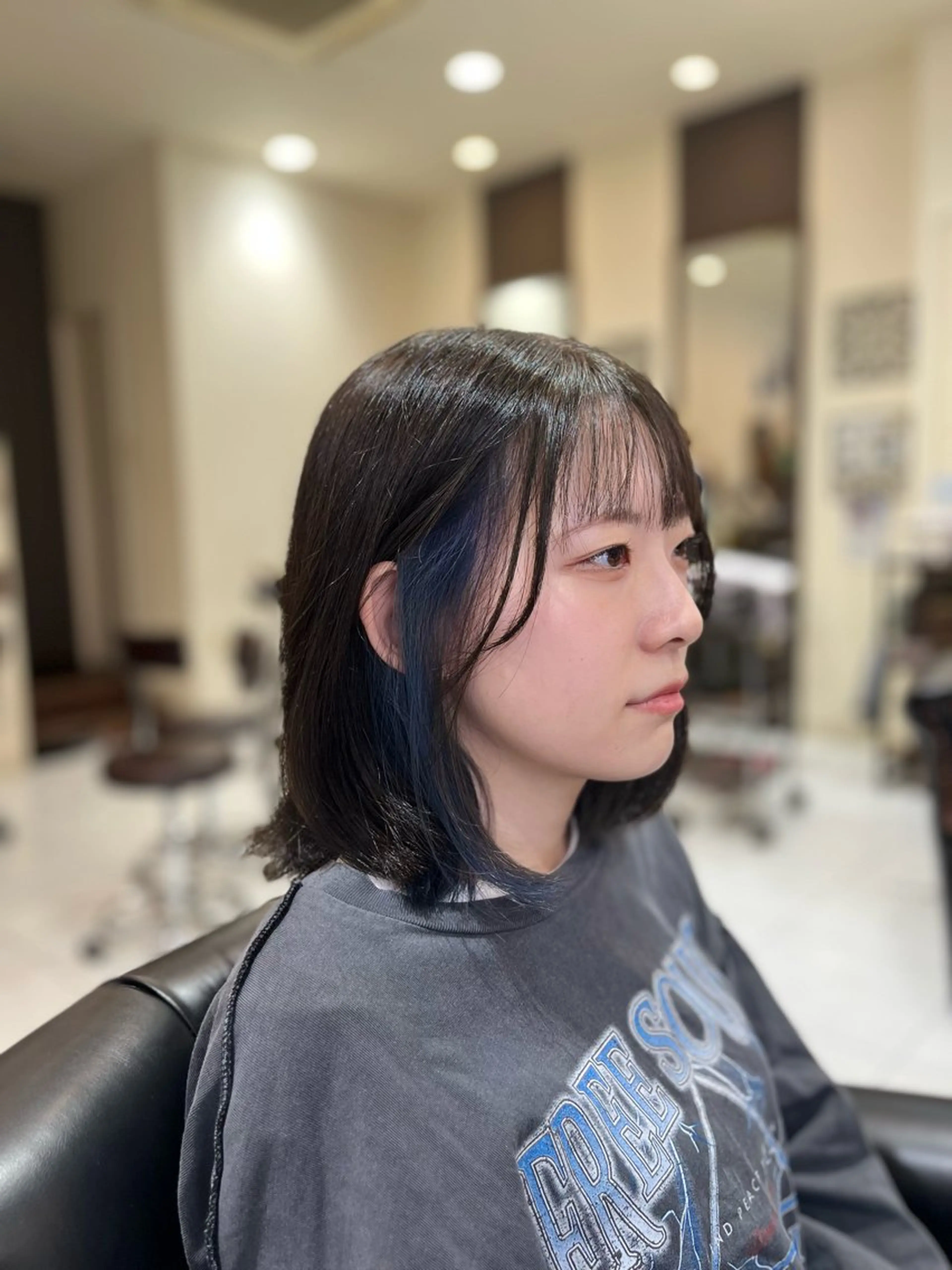 ミディアム カラー アッシュ ブリーチ ケアブリーチ シルバー シルバーアッシュ ヘアカラー 小野 友暉のヘアスタイル