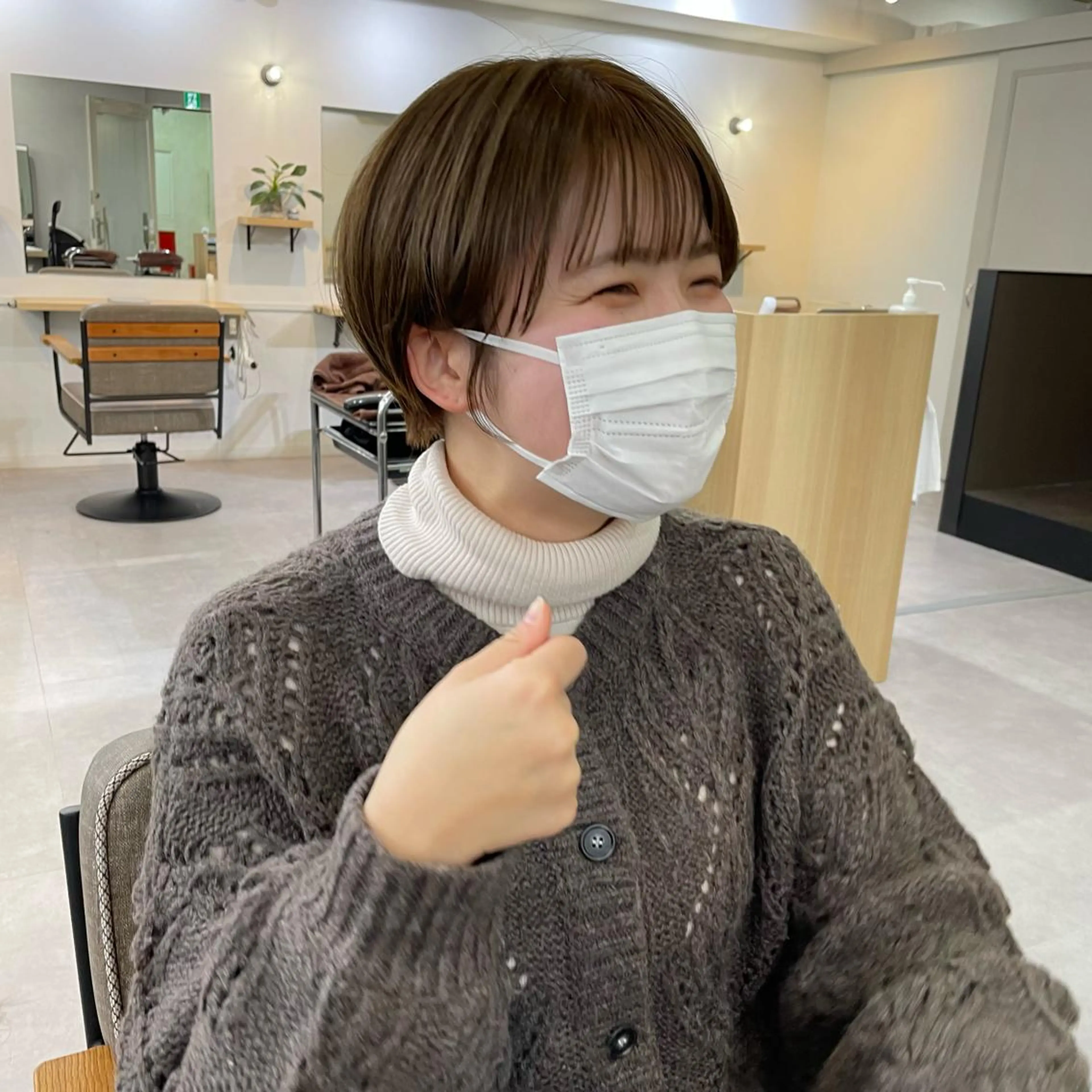 ショート カラー グレージュ ショートヘア レイヤーパーマ＊ 顔まわり似合わせのヘアスタイル