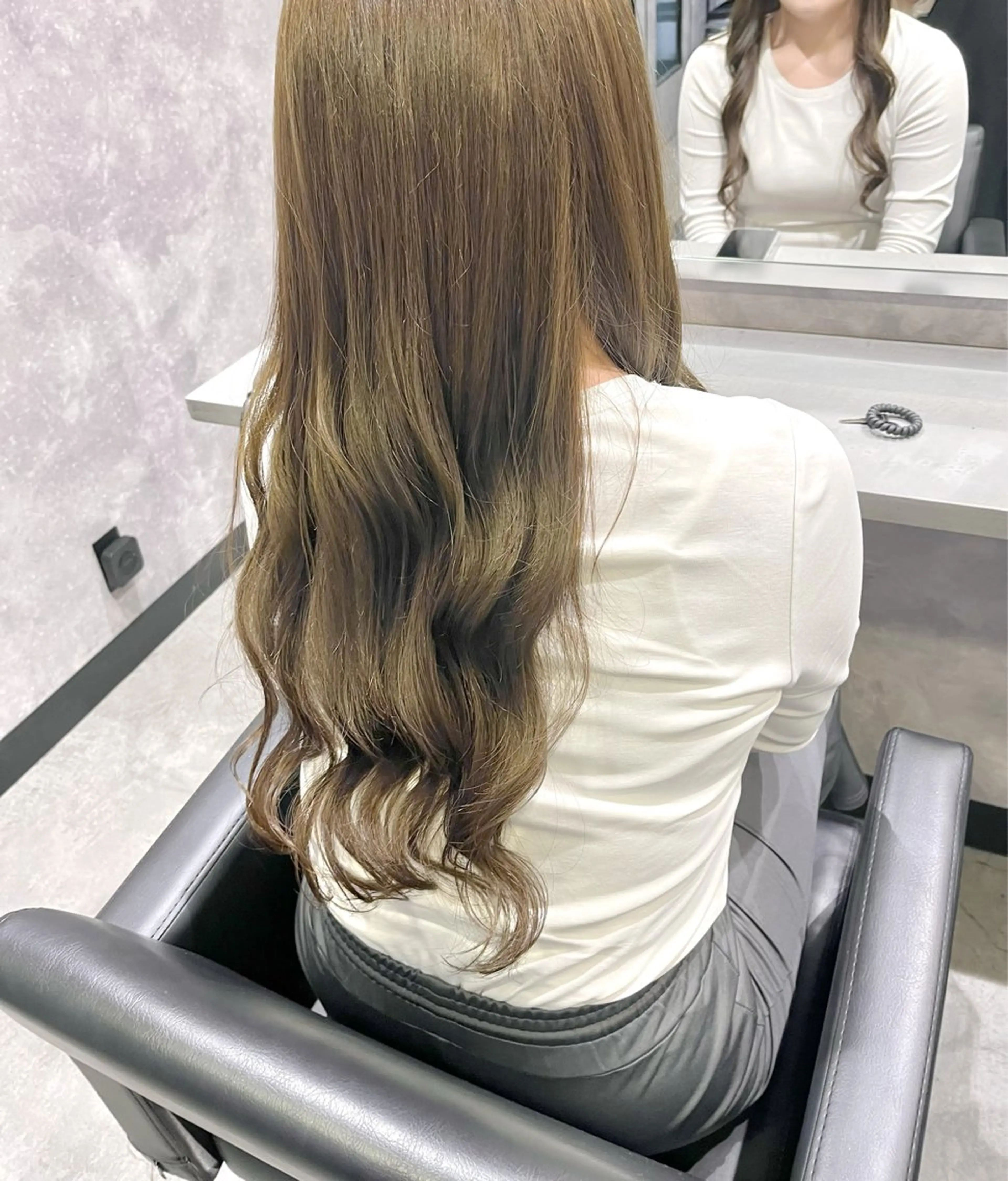 ロング カラー ブラウンカラー オリーブブラウン ヘアカラー 伊藤 由妃乃のヘアスタイル